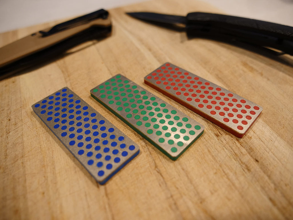 DMT Diamond Whetstone, Diamant Mini-Schleifstein 70mm Set Grob, Fein, Extrafein, Kompakter Wetzstein für Messer und Werkzeuge, Passend für SimpleSharp (2 Stück erforderlich), Made in USA, W7EFC