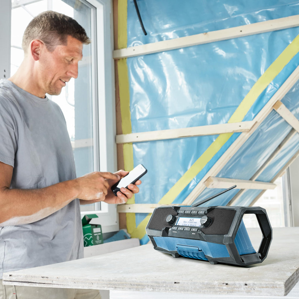 Bosch Professional 18V System Akku Baustellenradio GPB 18V-2 SC (Empfang über DAB+, Bluetooth, FM und AUX, inkl. 1x Netzteil, 1x AUX-Kabel, 1x 3V CR2032 Lithium-Knopfzellen-Batterie)