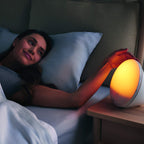 Philips SmartSleep Wake-Up Lichtwecker, Farbige Sonnenaufgang- und Sonnenuntergangssimulation, 5 Naturgeräusche, FM Radio & Leselampe, Tap Snooze - HF3519/20