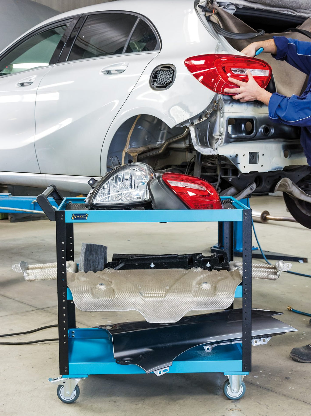 HAZET Servicewagen Assistent 167-3 | Stabile Stahlkonstruktion | Gesamttragkraft: 150 Kg | Vielseitig nutzbar | Auch bei hoher Last mobil und robust