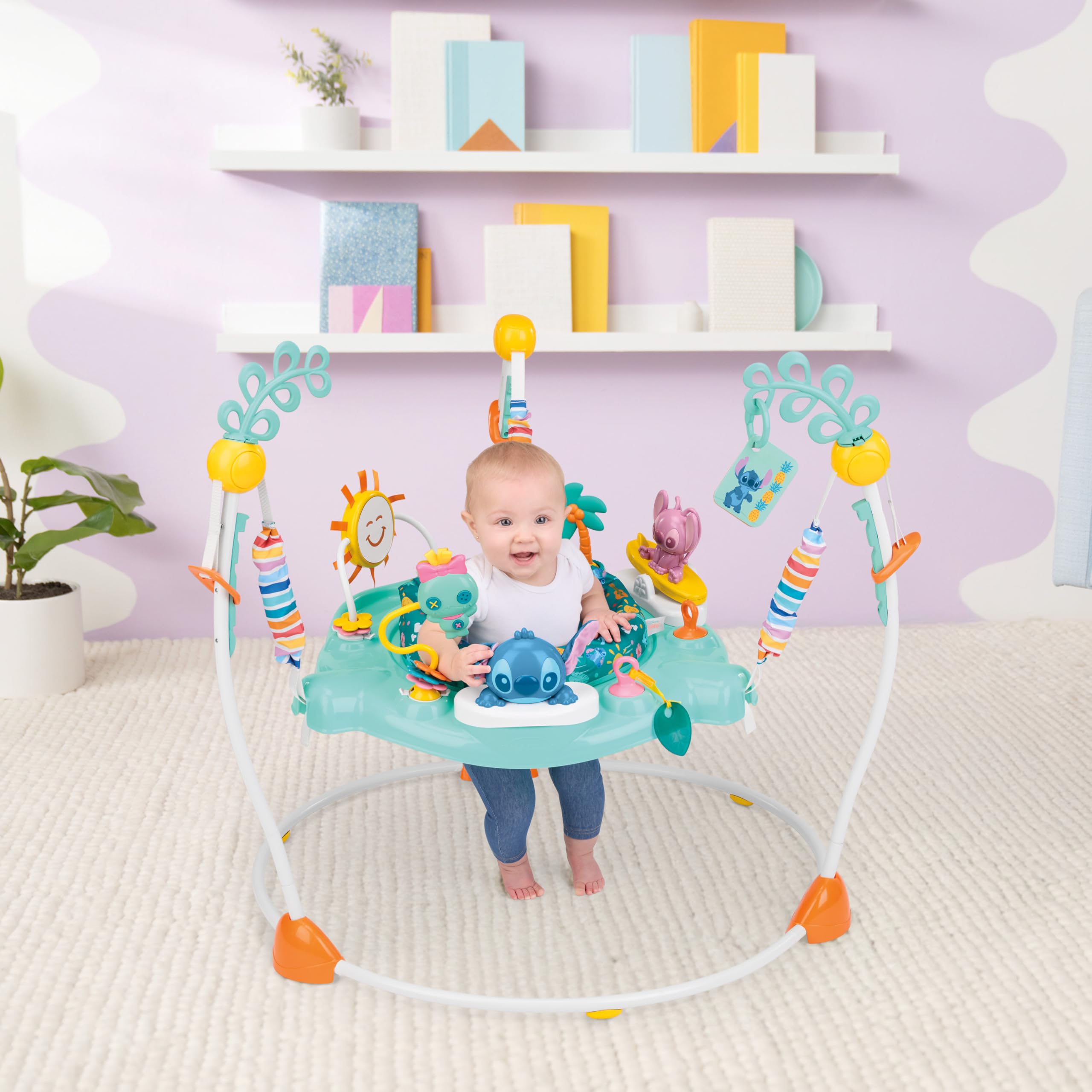 Bright Starts Disney Stitch Little Ohana Baby-Aktivitätshopser mit interaktiven Spielzeugen, Baby Bouncer Lichtern und Musik mit Stitch, Angel und Scrump, 6–12 Monate (blau)