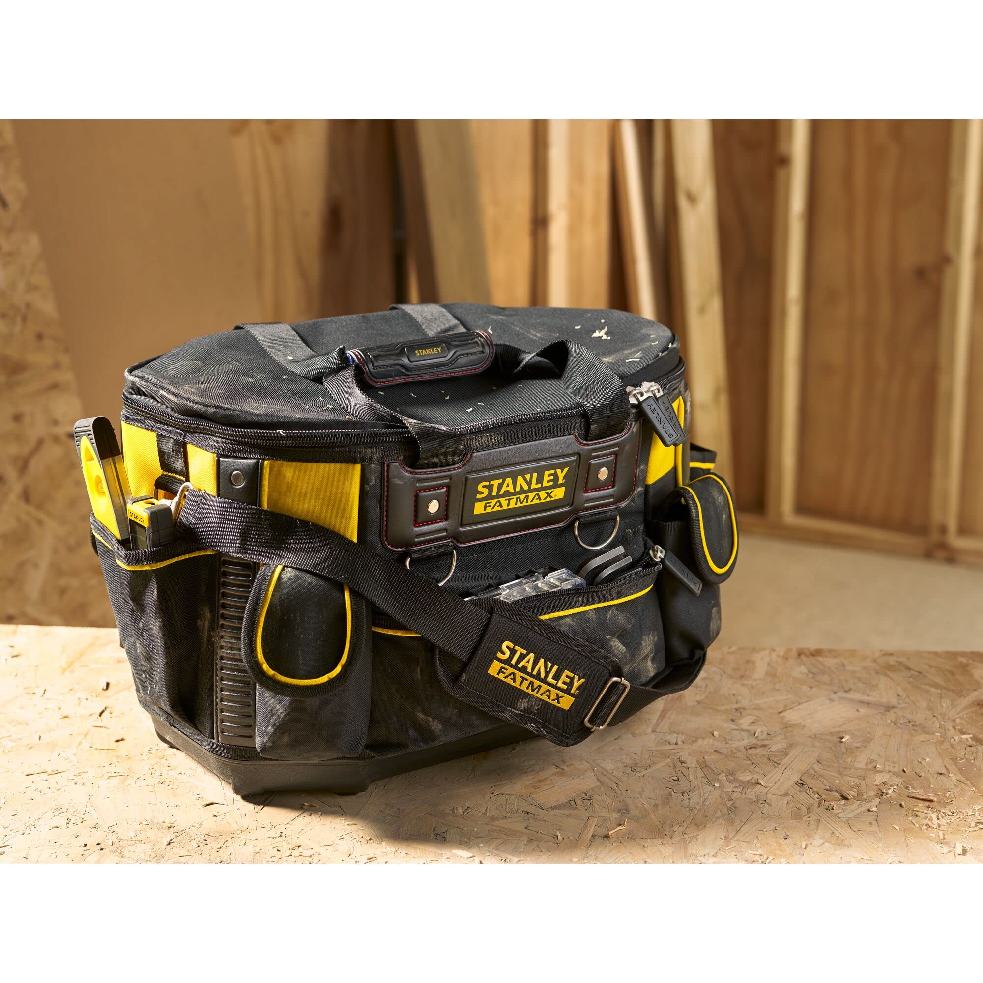 STANLEY FatMax Werkzeugtasche/Werkzeugbeutel (50x33x31cm, mit runder Öffnung, formstabile Konstruktion, leicht zugängliche Fächer, ergonomischer Handgriff) FMST1-70749