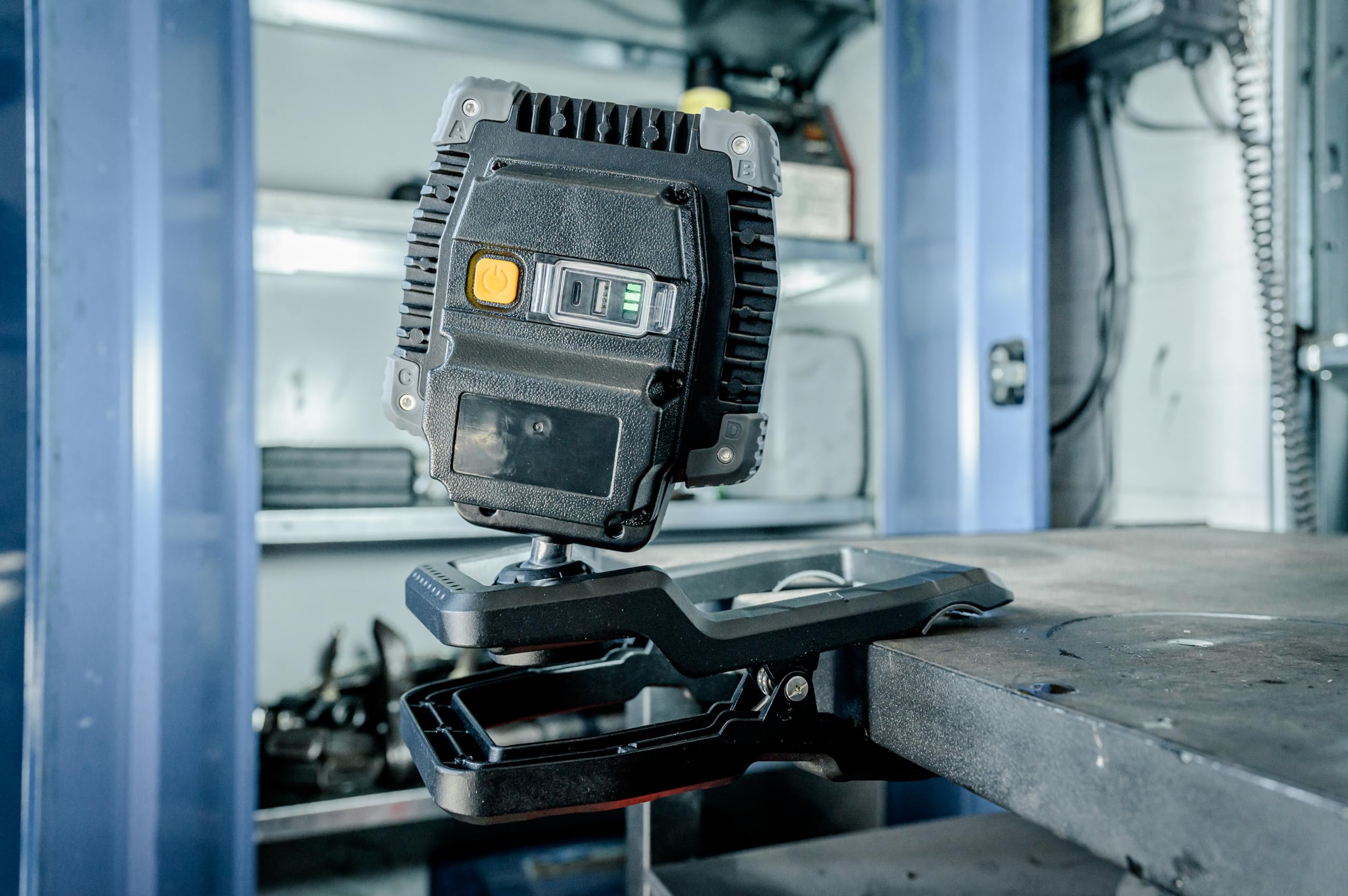 Brennenstuhl klemmbarer LED Arbeitsstrahler CL 4050 MA (40W, 3800lm, IP65, Akku LED Arbeitsleuchte mit Neigungswinkel, USB, Powerbank, Engineered in Germany)