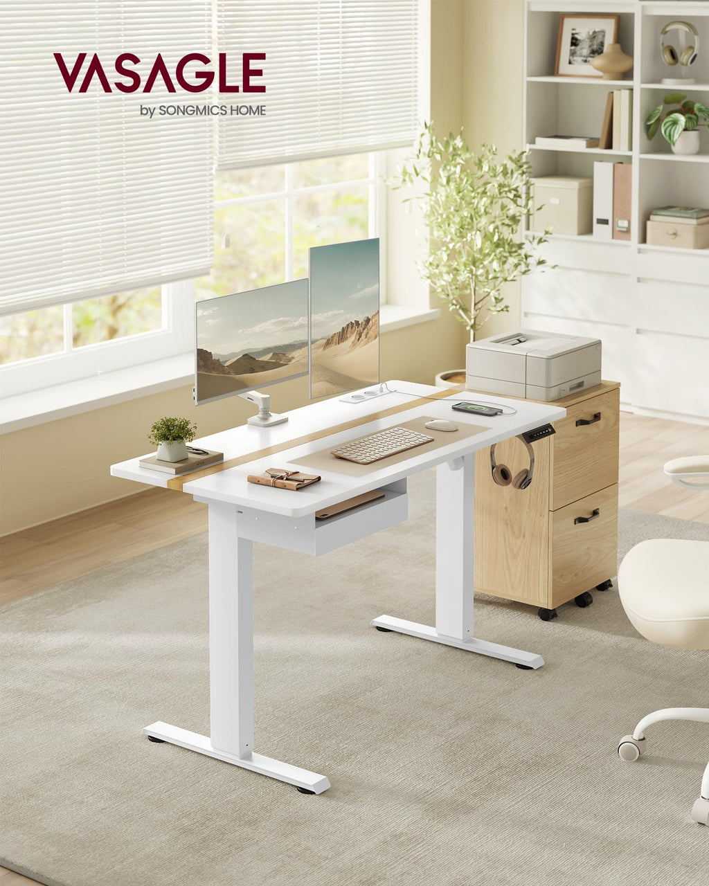 VASAGLE Höhenverstellbarer Schreibtisch elektrisch, 120 x 60 cm Tischoberfläche, Memory-Funktion mit 4 Höhen, mit Steckdosen und Stoffschubla, wolkenweiß-golichenfarben LSD112W01