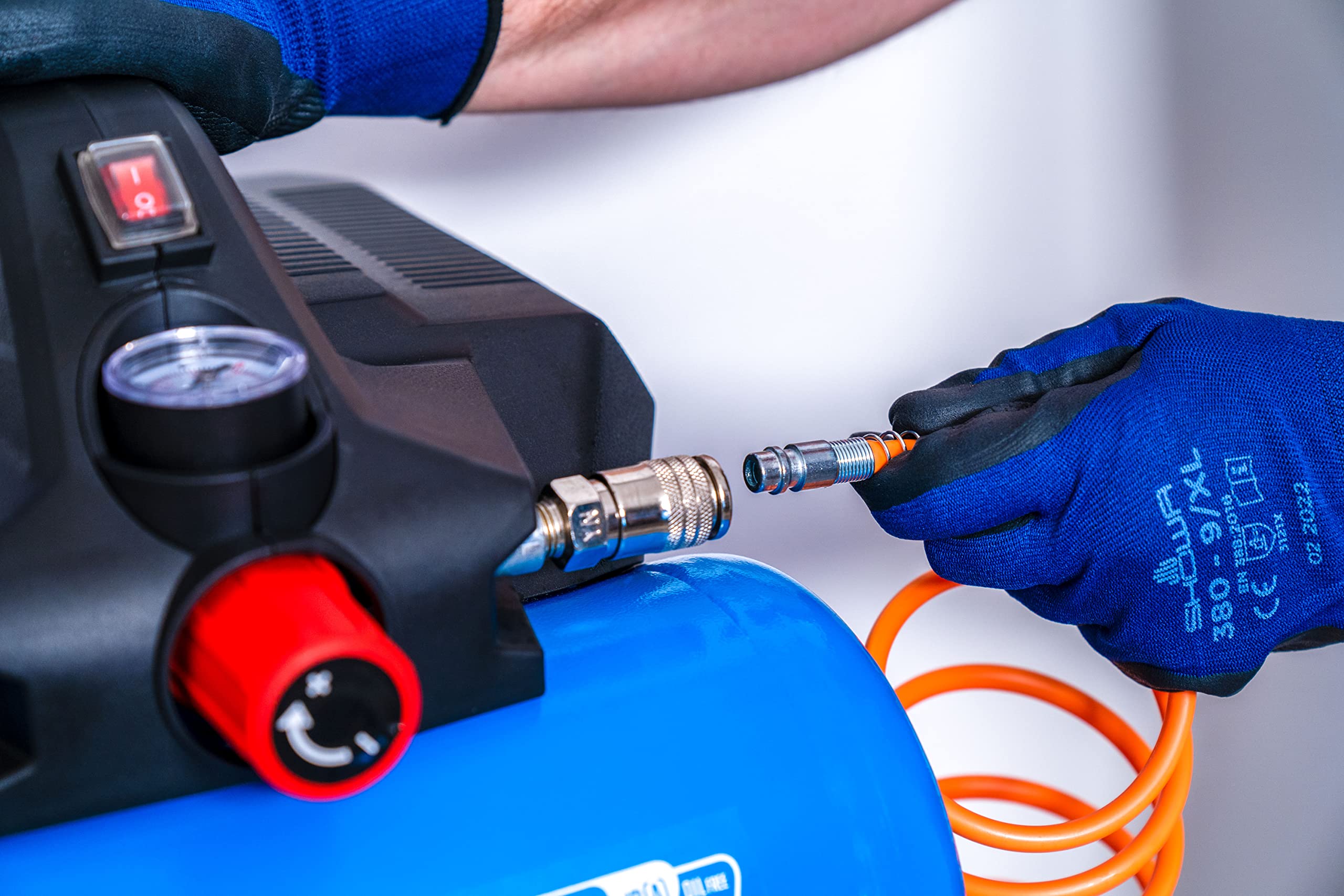 ABAC Geräuscharmer Tragbarer Luftkompressor EASE-AIR 6, Ölfreier Luftkompressor, Maximaler Druck 8 Bar, Leistung 0,75 PS, 6-Liter-Tank, Geräuschpegel 49 dB