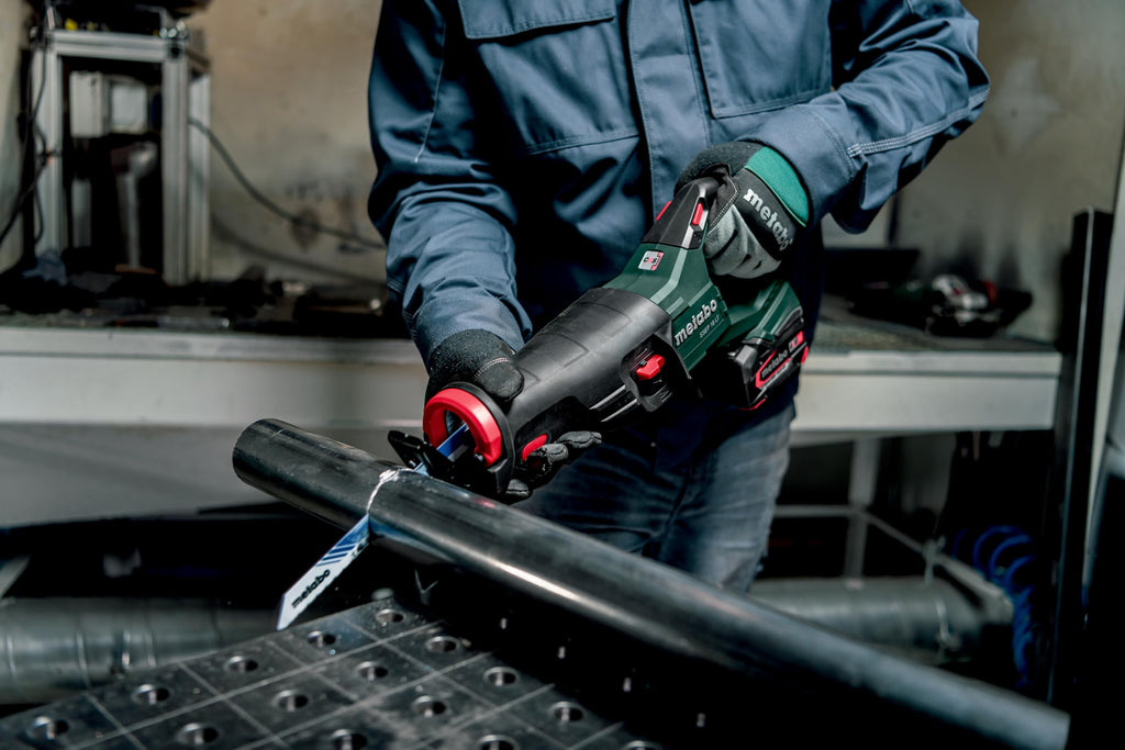 Metabo Akku-Säbelsäge SSEP 18 LT – 601616850 – 18 V – Ideal für schwer zugängliche Stellen – Ohne Akku und Ladegerät