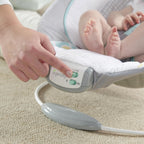 Ingenuity, Babywippe Babyschaukel Morrison mit beruhigenden Vibrationen & 8 Melodien, Spielbogen mit 2 Spielzeugen, Lautstärkeregler, gepolsterter Kopfstütze, 3-Punkte-Gurt, ab der Geburt bis 9kg