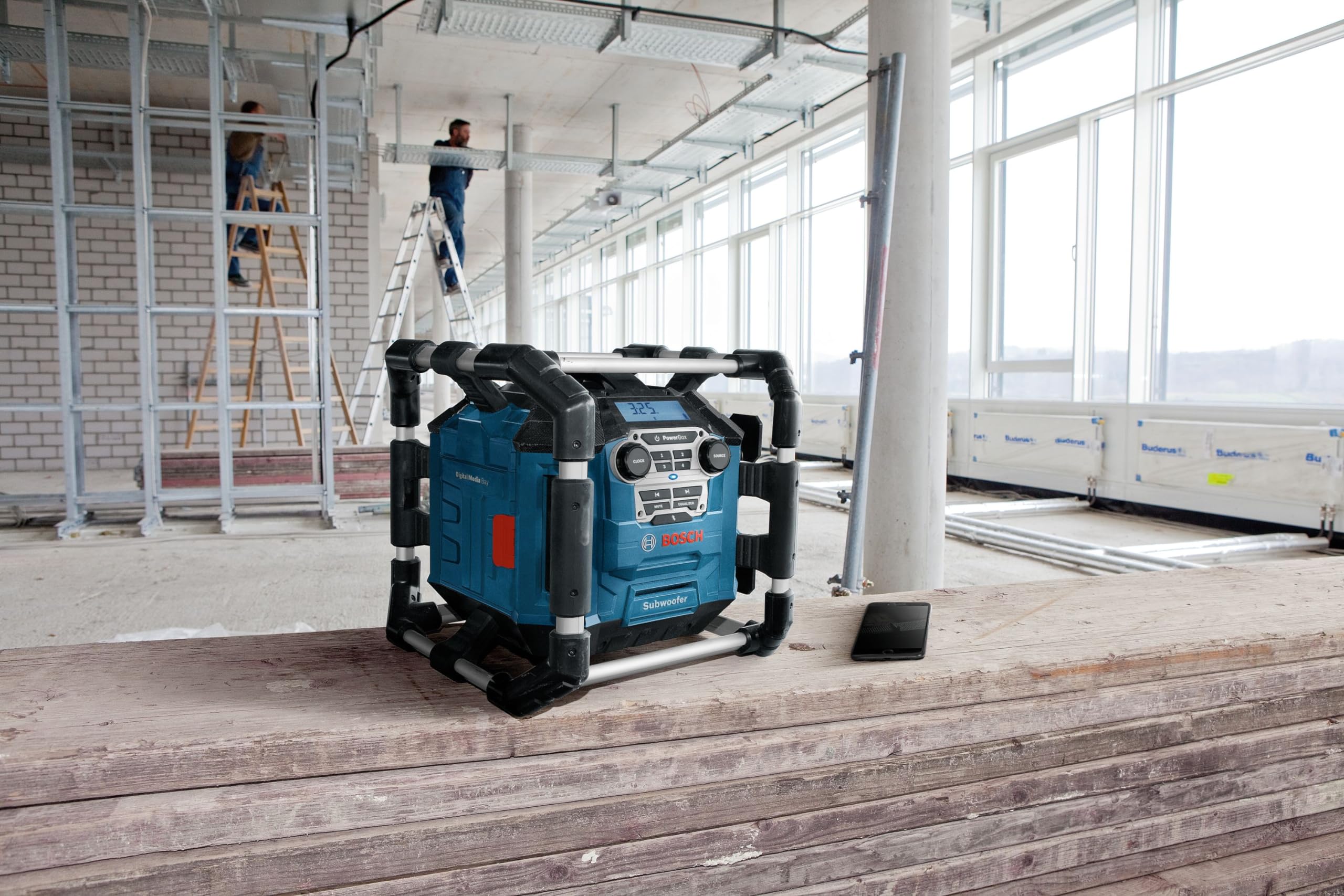 Bosch Professional 18V System Akku Baustellenradio GPB 18V-5 C (Empfang über Bluetooth, FM und AUX, inkl. 1x AUX Kabel, 2x 1.5 V LR6 Batterie (AA))