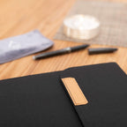 Rocketbook Capsule 2.0 Folio Cover für Core und Fusion | 100% recycelbar, mit Stifthalter, magnetischem Verschluss und Innenstaufach | Schwarz, Executive A5 Größe 15.2 cm x 22.3 cm, 1 Stück