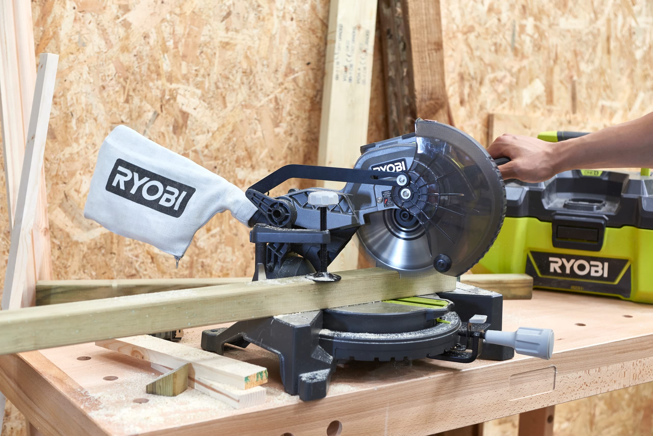 RYOBI 18 V ONE+ Akku-Kapp-/Gehrungssäge EMS190DCL (Sägeblattdurchmesser 190 mm, Leerlaufdrehzahl 4500 min⁻¹, Max. Gehrungswinkel links/rechts 45°/45° ohne Akku und Ladegerät)