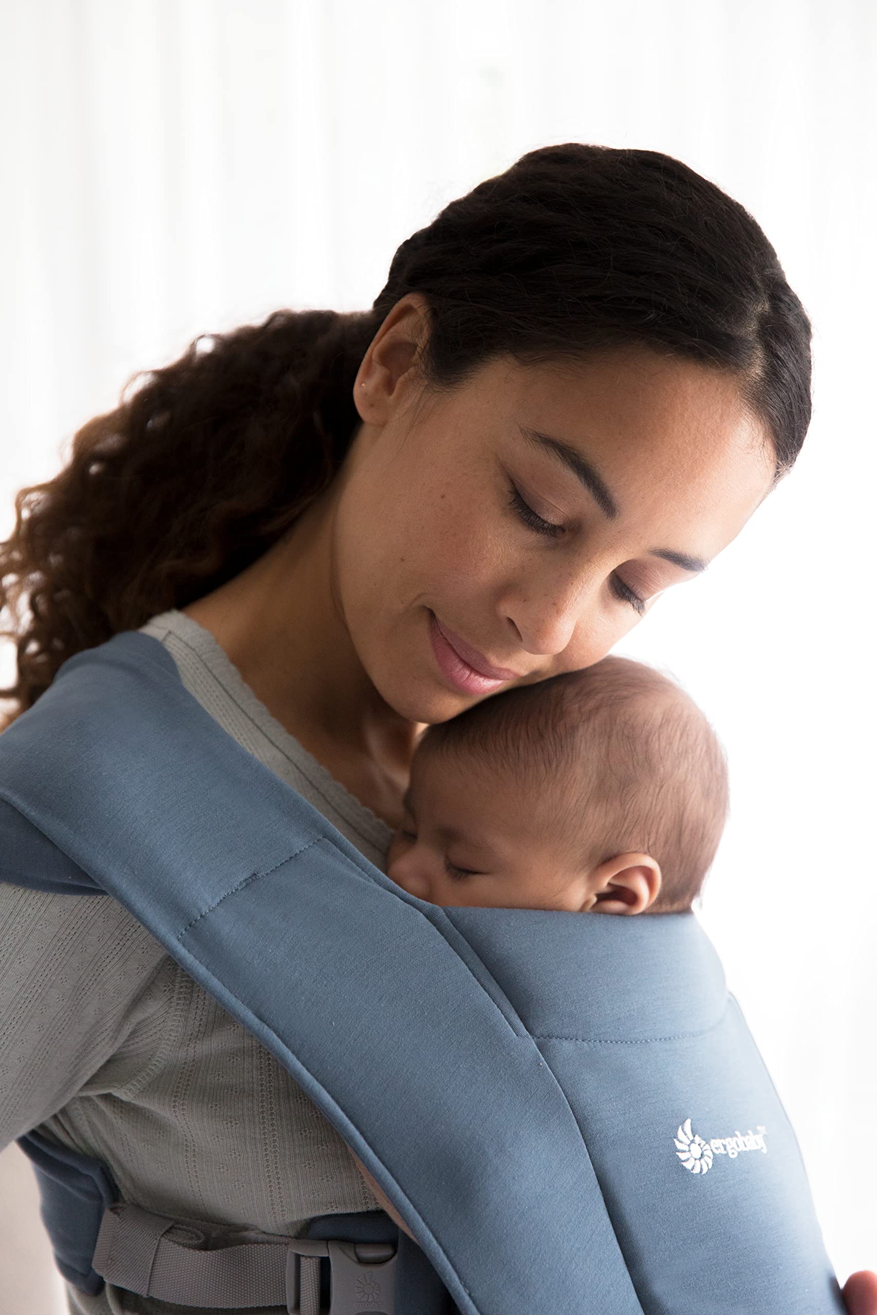 Ergobaby Embrace Babytrage für Neugeborene ab Geburt Extra Weich, Bauchtrage Baby-Tragetasche Ergonomisch, Oxford-Blau, 1 Stück (1er Pack)