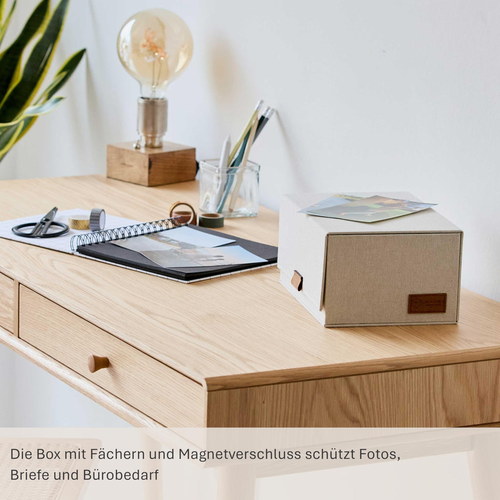 LOVE IT STORE IT Premium Aufbewahrungsbox mit Deckel - Fotobox mit 3 Fächern - Leinen Stoff - Klappdeckel - Magnetischer Verschluss - Beige - 23x18x12 cm