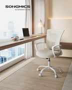 SONGMICS Bürostuhl, Schreibtischstuhl mit Netzbespannung, höhenverstellbarer Computerstuhl, Drehstuhl, Wippfunktion, atmungsaktiv, Büro, Arbeitszimmer, bis 120 kg belastbar, cappuccinobeige OBN022K01