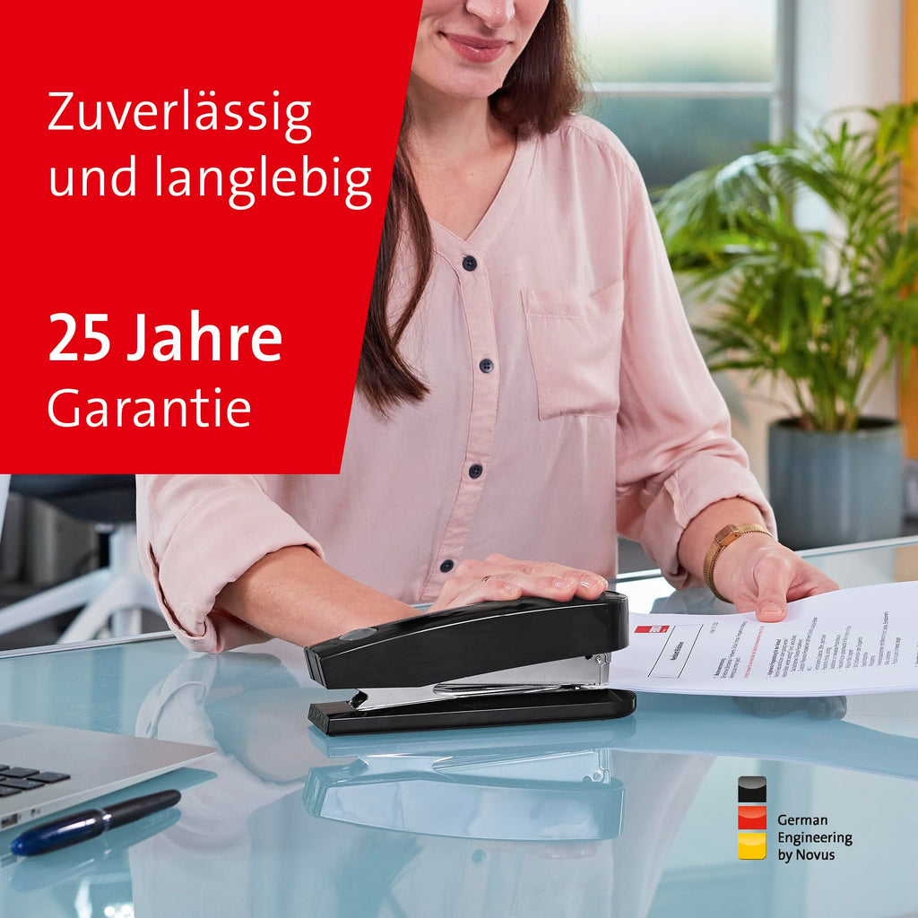Novus B 7A Komfort Heftgerät (30 Blatt Heftleistung, Automatik-Funktion, inkl. 200 Klammern) schwarz glänzend