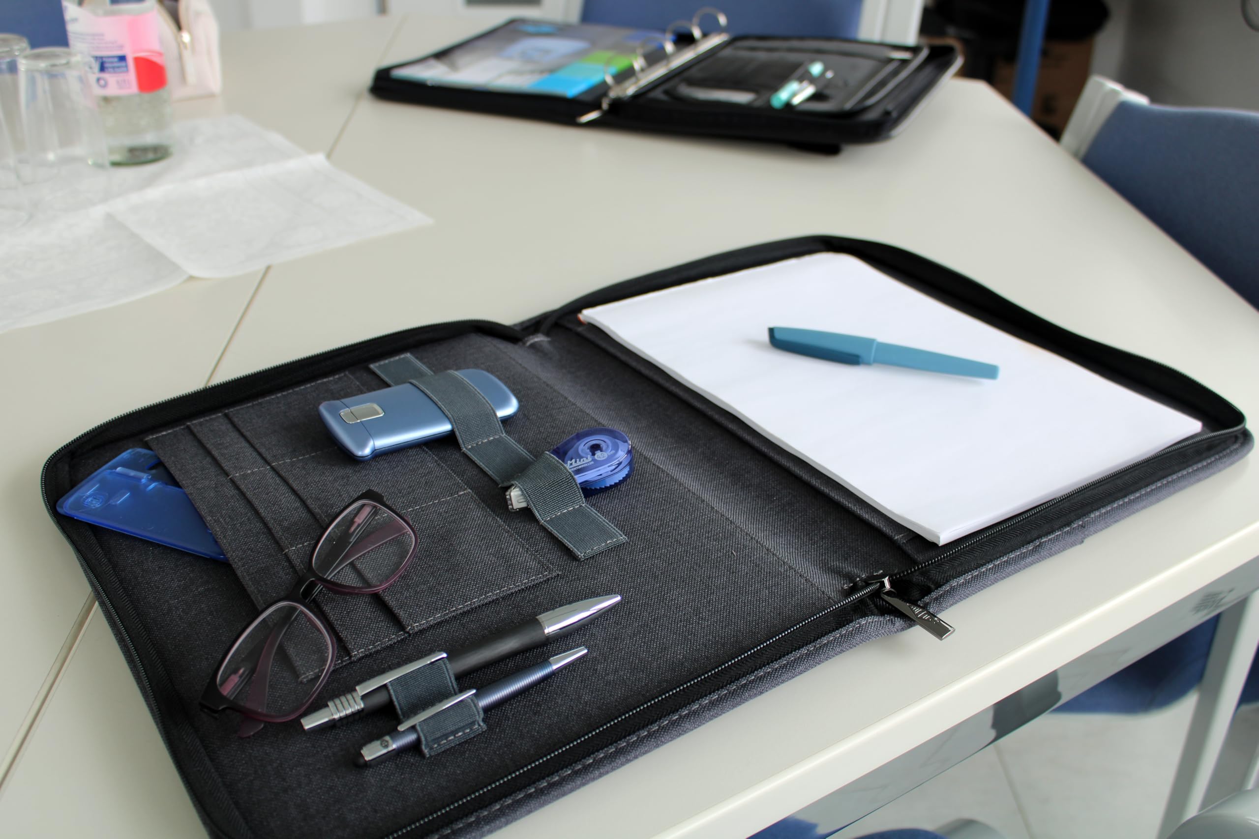 WEDO A4 Schreibmappe mit Reißverschluss – universelle Writing Case & Organizer – Einschub von vier Seiten (auch für Linkshänder) – zahlreiche Fächer & Stifthalter – Polyester, grau