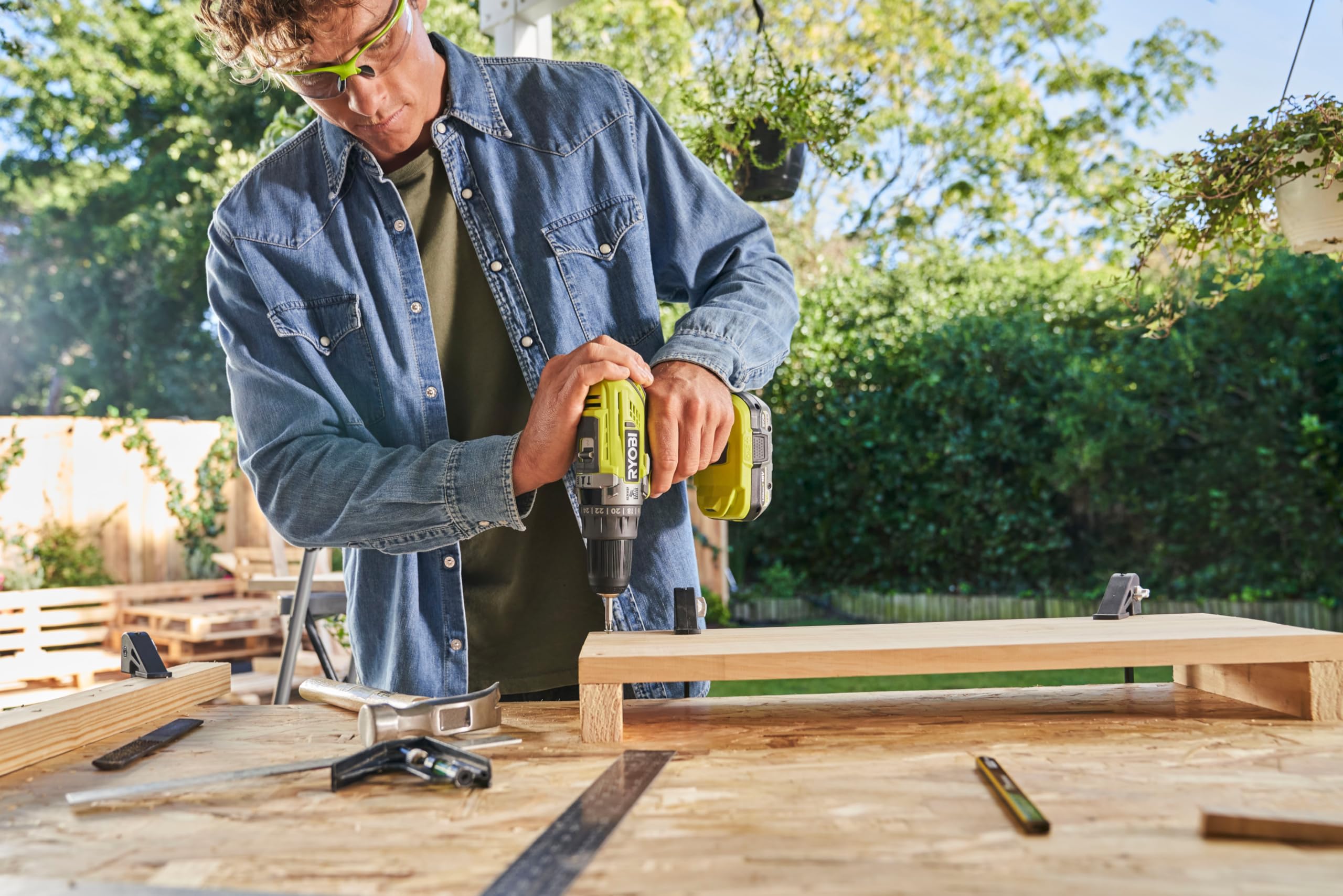 RYOBI 18 V ONE+ 2-Gang Akku-Schlagbohrschrauber R18PD3-215S, 13mm Bohrfutter, 24 Drehmoment Einstellungen, inkl. 4,0 Ah und 2,0 Ah Akku & Ladegerät