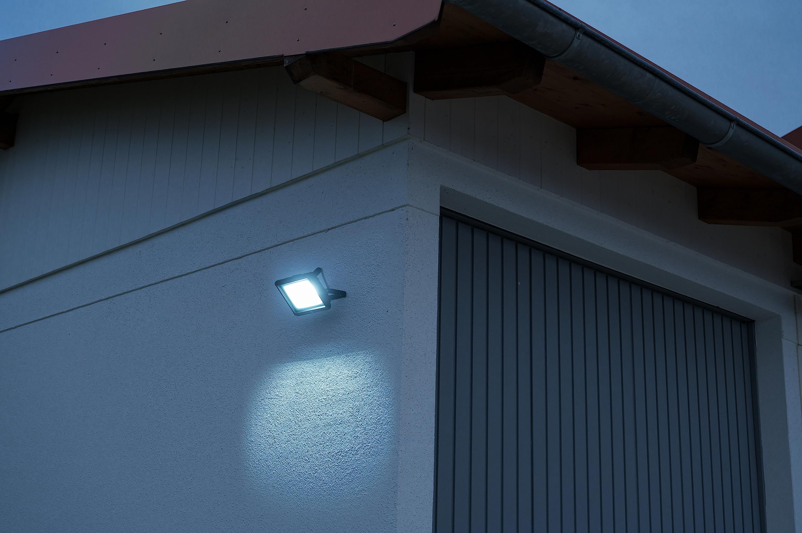 Brennenstuhl LED Strahler JARO 7060 / Leuchte 50W für außen (Außenstrahler zur Wandmontage, Fluter 5800lm aus Aluminium, IP65)
