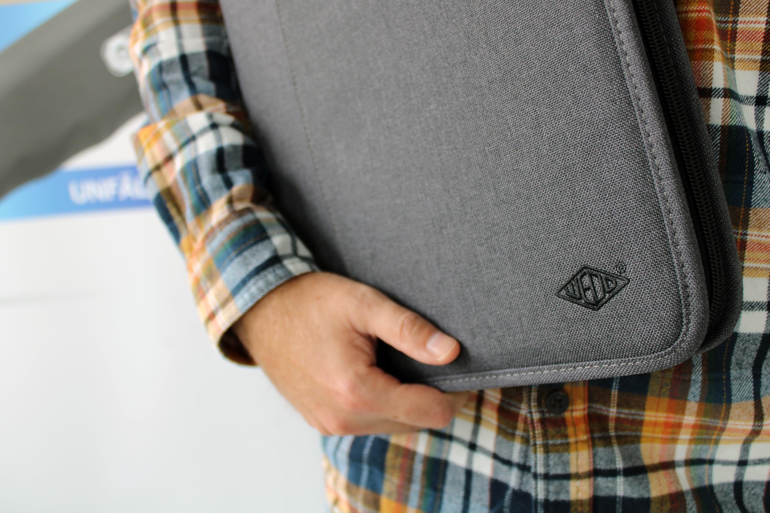 WEDO A4 Schreibmappe mit Reißverschluss – universelle Writing Case & Organizer – Einschub von vier Seiten (auch für Linkshänder) – zahlreiche Fächer & Stifthalter – Polyester, grau