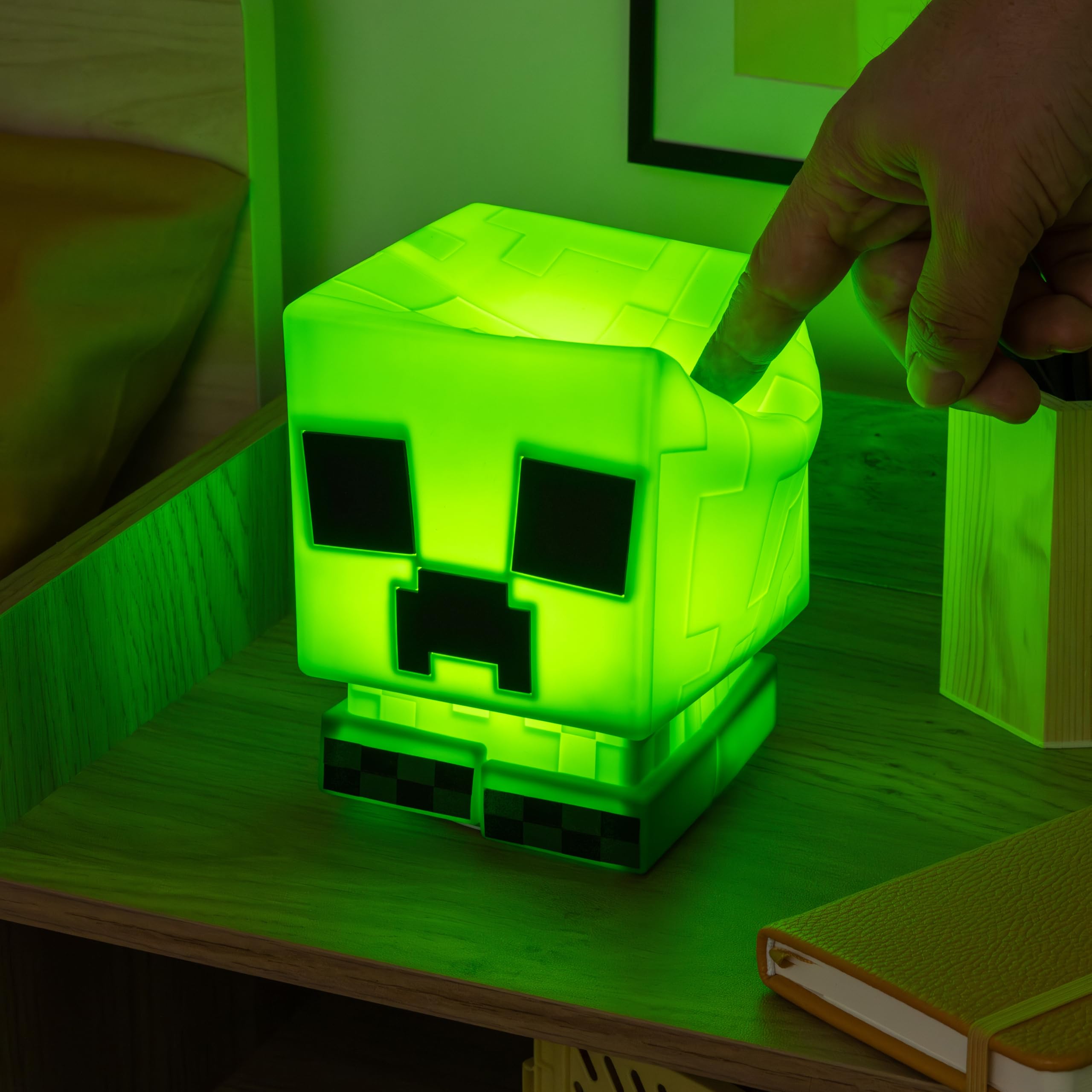 Paladone SquishyGlo Silikon-Lampe Creeper aus Minecraft, offiziell lizenziert, schnurlose, wiederaufladbare Gaming-Lampe für Kinder und Jugendliche, Schlafzimmerdekoration, Sammlerstück