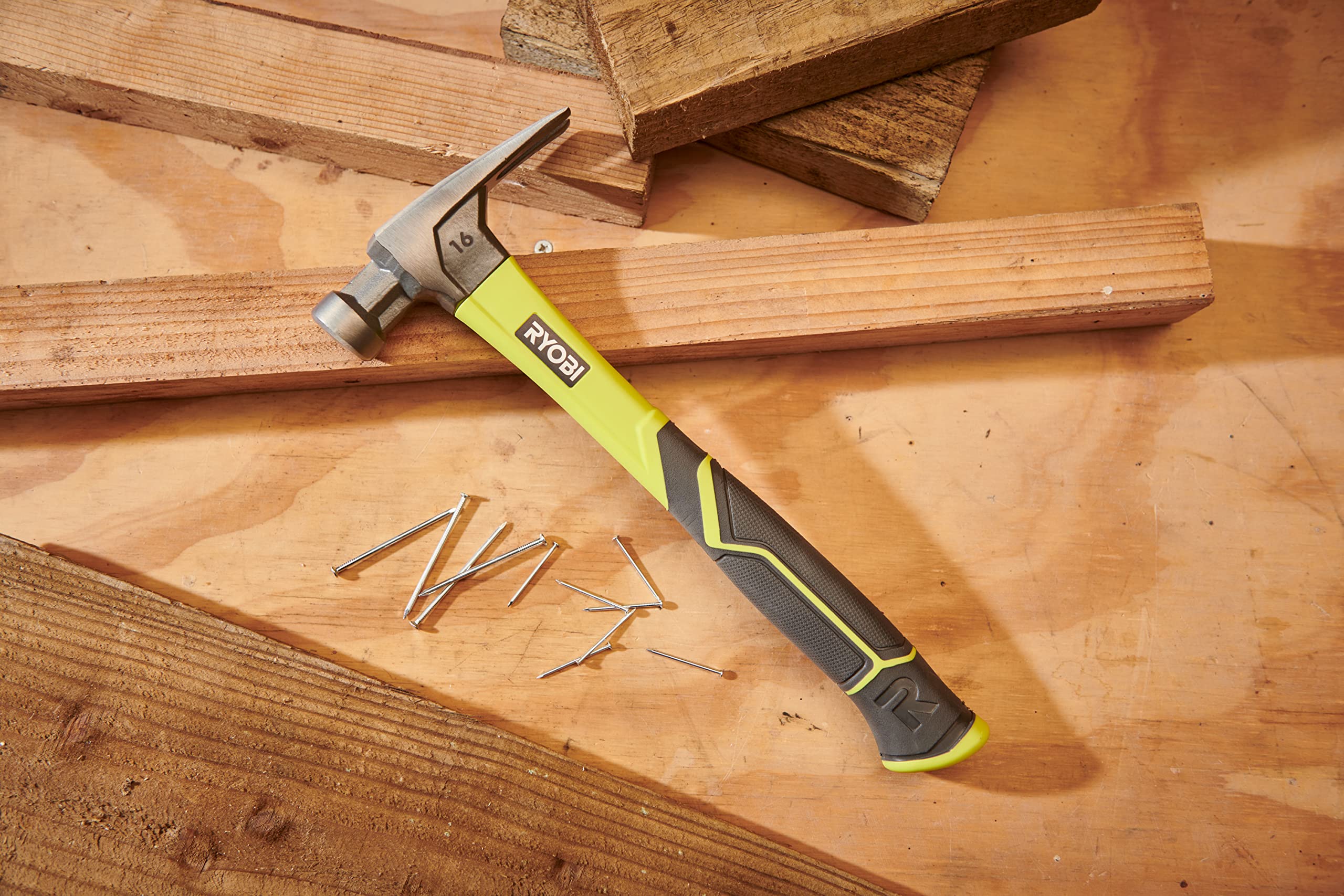 RYOBI Klauenhammer RH16FSS, Magnetischer Nagelhalter, 450 g, glatte Schlagfläche, Rutschfester Griff
