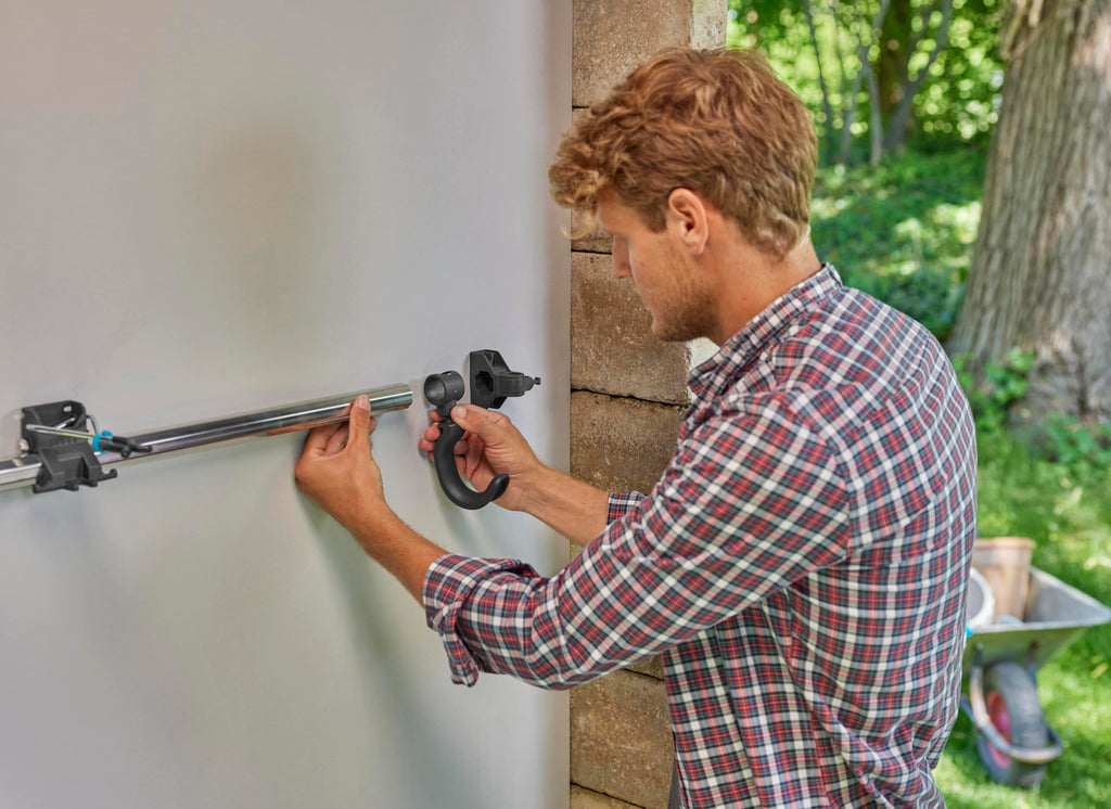 Gardena Gerätehalter Plus: Wandhalterung für Haus- und Gartengeräte, 78 cm Breite, 60 kg Maximalgewicht, platzsparend, flexibel erweiterbar, individuell bestückbar (3509-20)