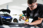 Dewalt 18 Volt Akku-Heißluftpistole DCE530N (2 Gebläse- und Temperaturstufen, arretierbarer Schalter für Dauerbetrieb, standfeste Stellfläche, Flächen- und Reflektordüse, ohne Akku und Ladegerät)