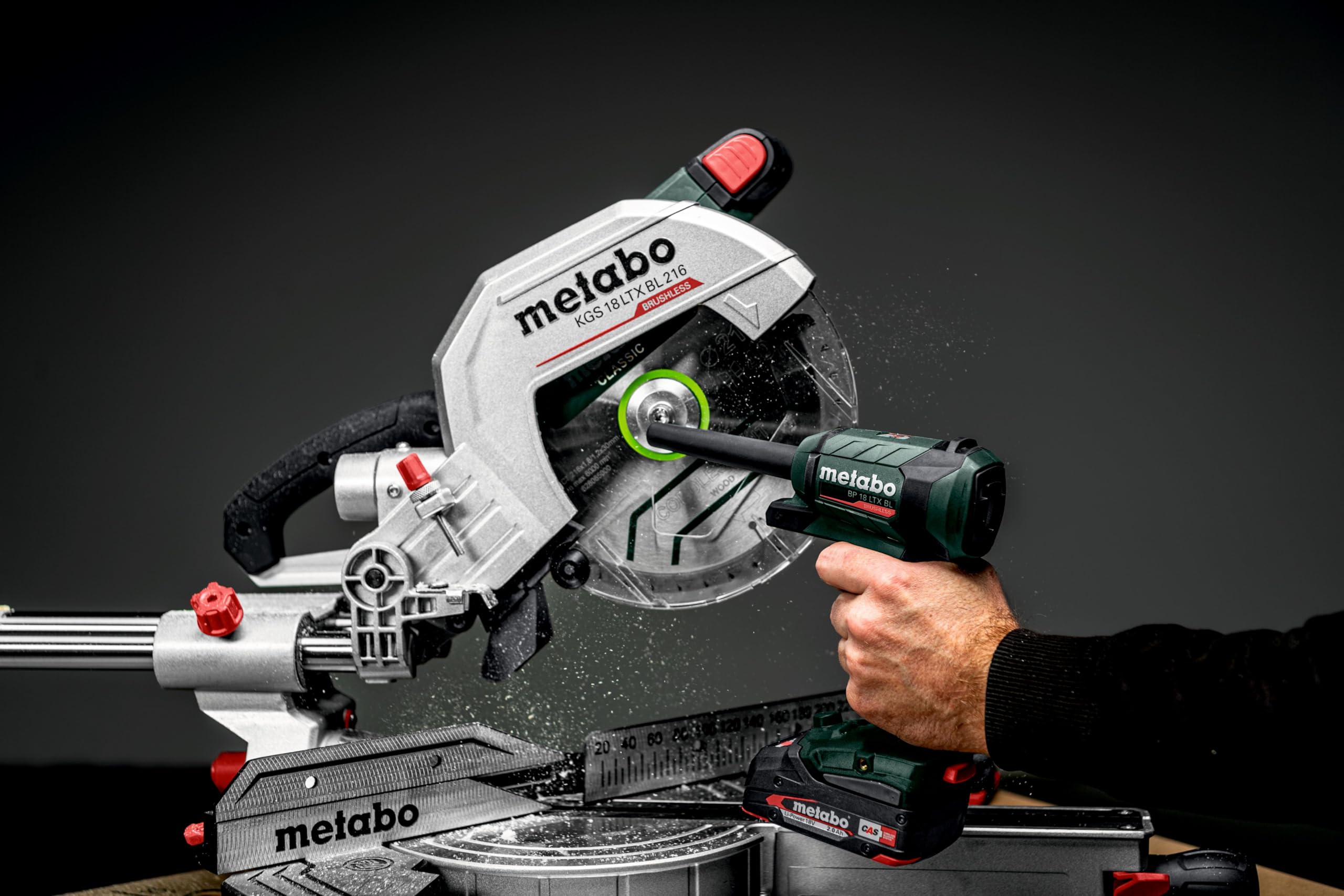 metabo Akku-Blaspistole BP 18 LTX BL - 18V, Brushless Motor, 0.7 m³/min Luftmenge, 122 m/s Luftgeschwindigkeit, LED-Arbeitslicht - Vielseitig für Reinigen, Ausblasen, Aufpumpen und Entlüften