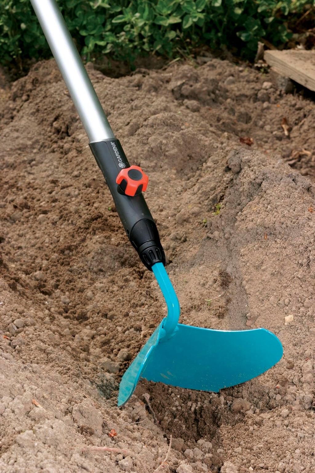 Gardena combisystem-Häufelpflug GARDINO: Robuste Schar mit Arbeitsbreite 16 cm, ideales Gartenzubehör zum Anhäufeln von Kartoffeln und Gemüse, passend zu allen cs-Stielen (3118-20)