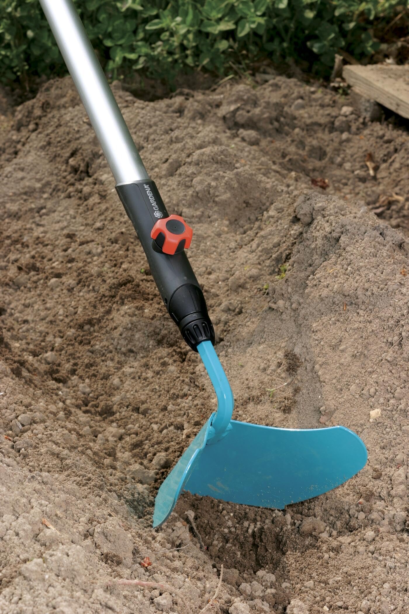 Gardena combisystem-Häufelpflug GARDINO: Robuste Schar mit Arbeitsbreite 16 cm, ideales Gartenzubehör zum Anhäufeln von Kartoffeln und Gemüse, passend zu allen cs-Stielen (3118-20)