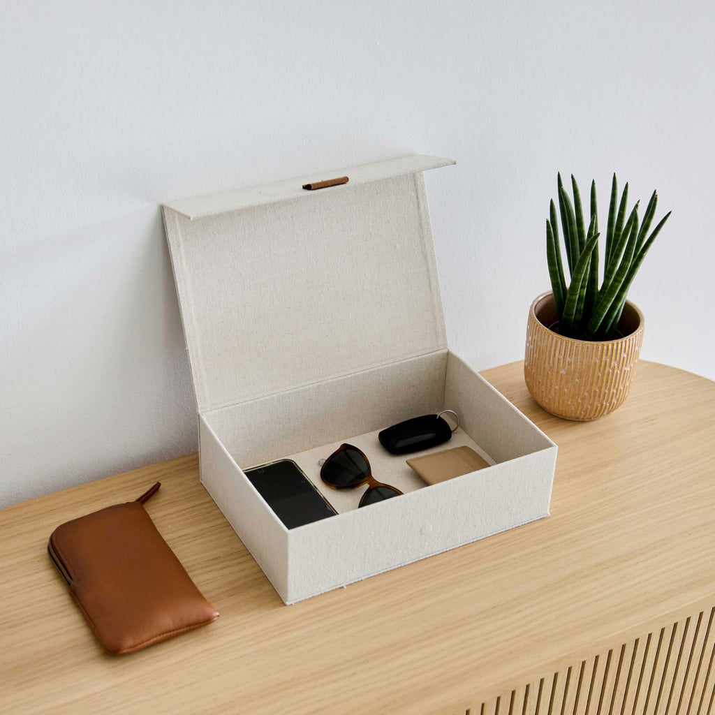 LOVE IT STORE IT - Premium - 2 Stück Aufbewahrungsboxen mit Deckel - Leinen Stoff - Magnetischer Verschluss- Klappdeckel - beige - 28x20x8,5 cm & 32x22x10,5 cm