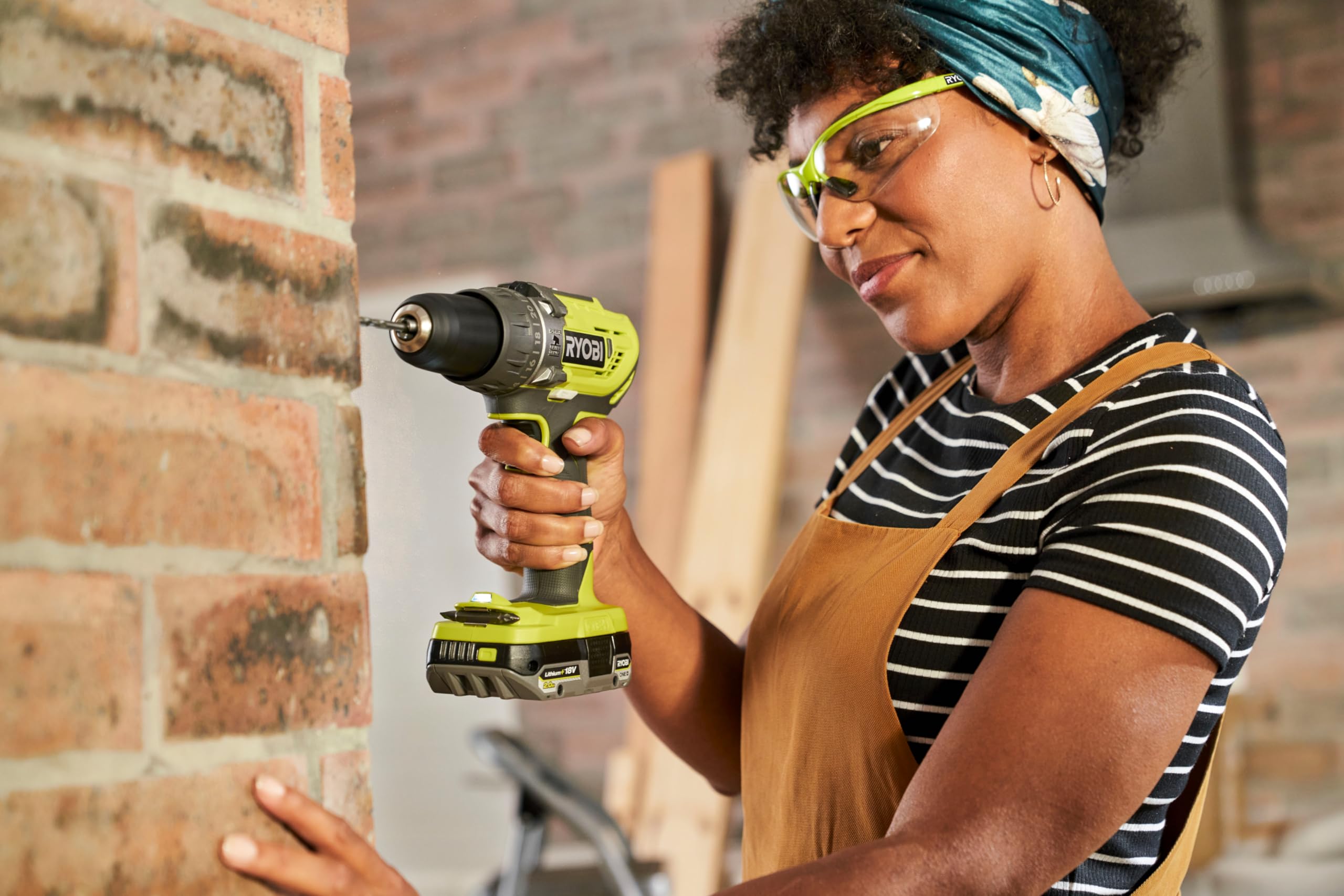 RYOBI 18 V ONE+ 2-Gang Akku-Schlagbohrschrauber R18PD3-215S, 13mm Bohrfutter, 24 Drehmoment Einstellungen, inkl. 4,0 Ah und 2,0 Ah Akku & Ladegerät