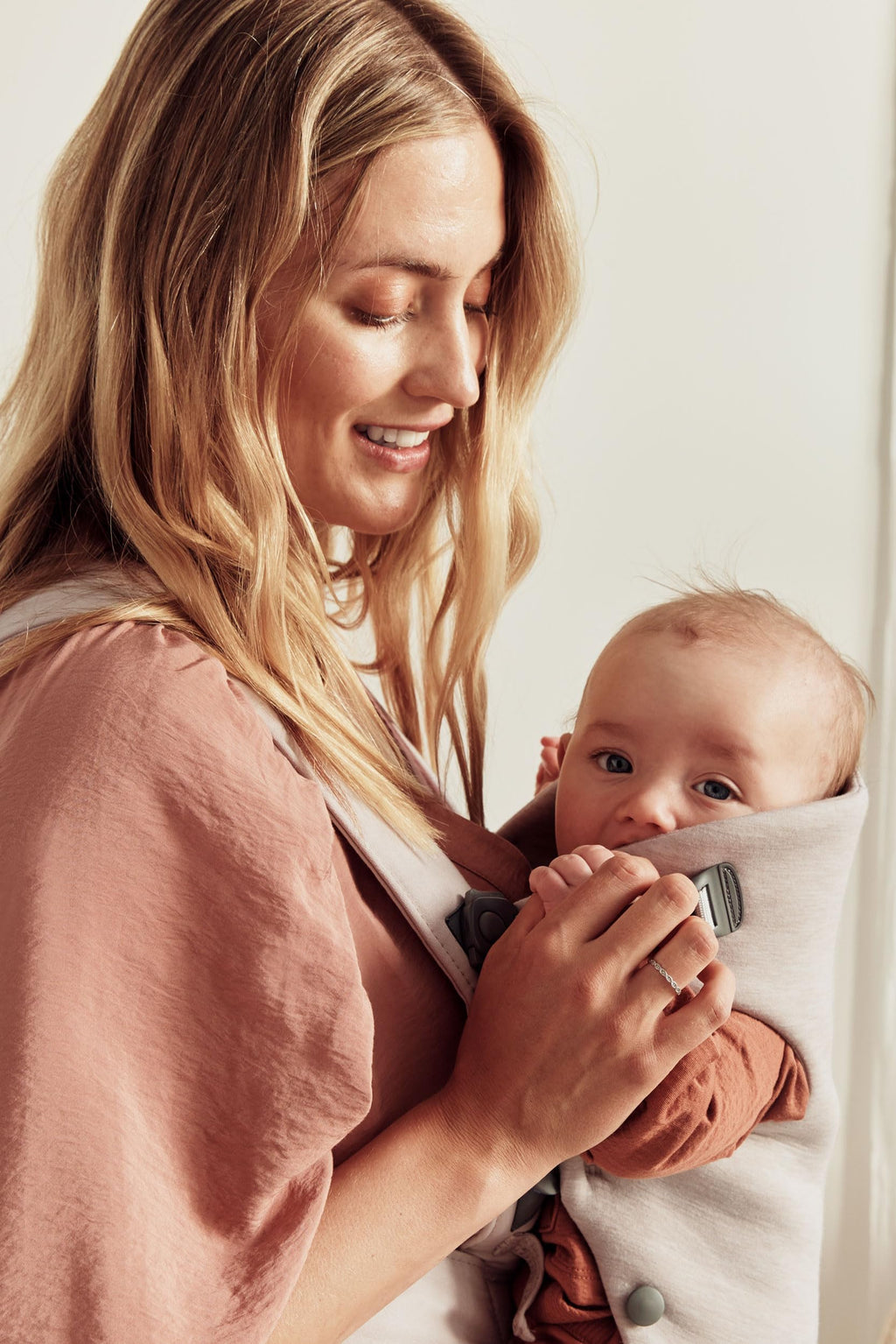 BabyBjörn Babytrage Mini, 3D-Jersey, Hellbeige