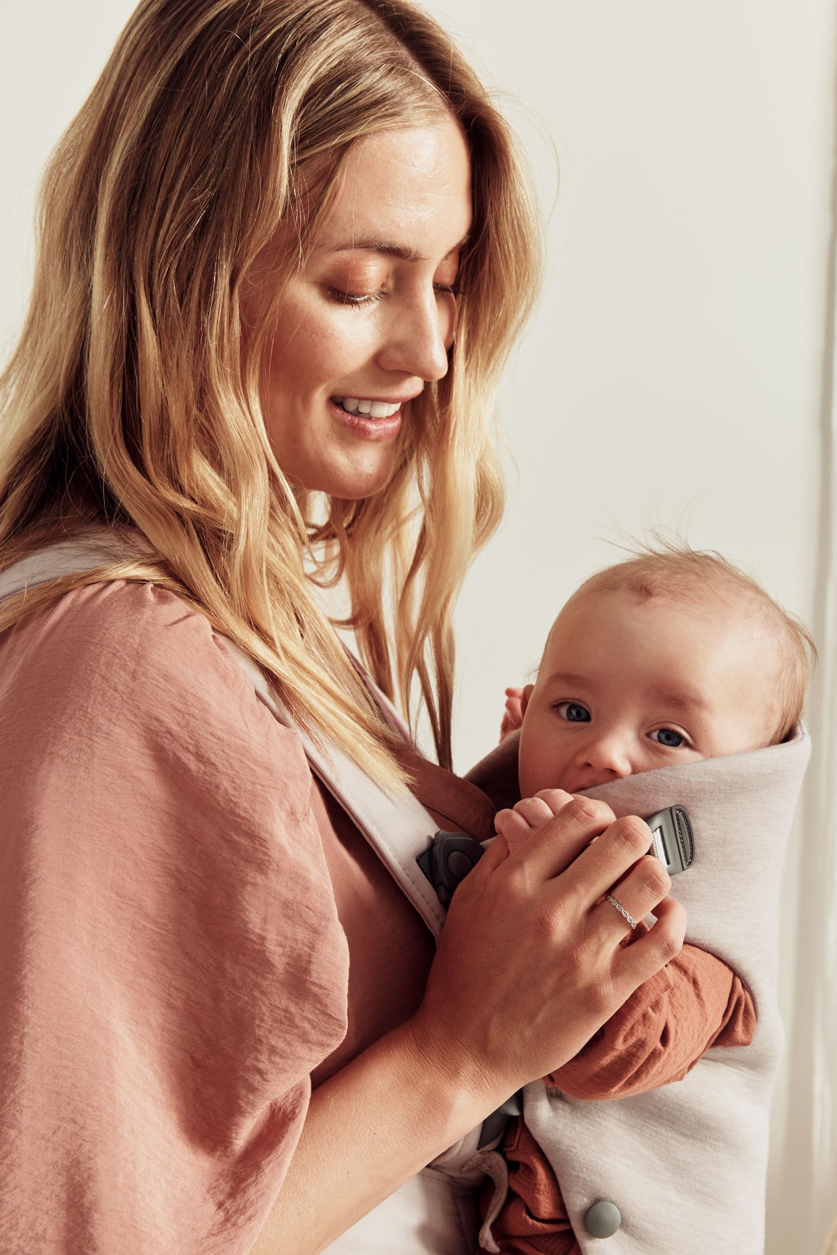 BabyBjörn Babytrage Mini, 3D-Jersey, Hellbeige