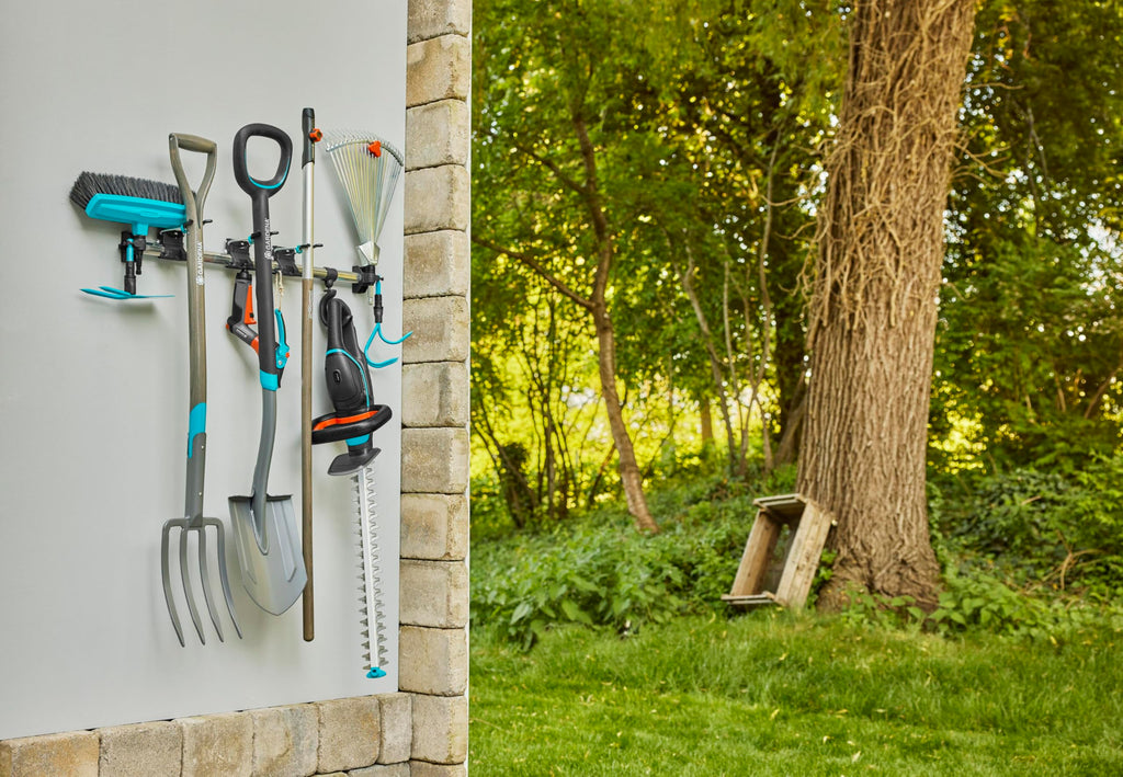 Gardena Gerätehalter Plus: Wandhalterung für Haus- und Gartengeräte, 78 cm Breite, 60 kg Maximalgewicht, platzsparend, flexibel erweiterbar, individuell bestückbar (3509-20)