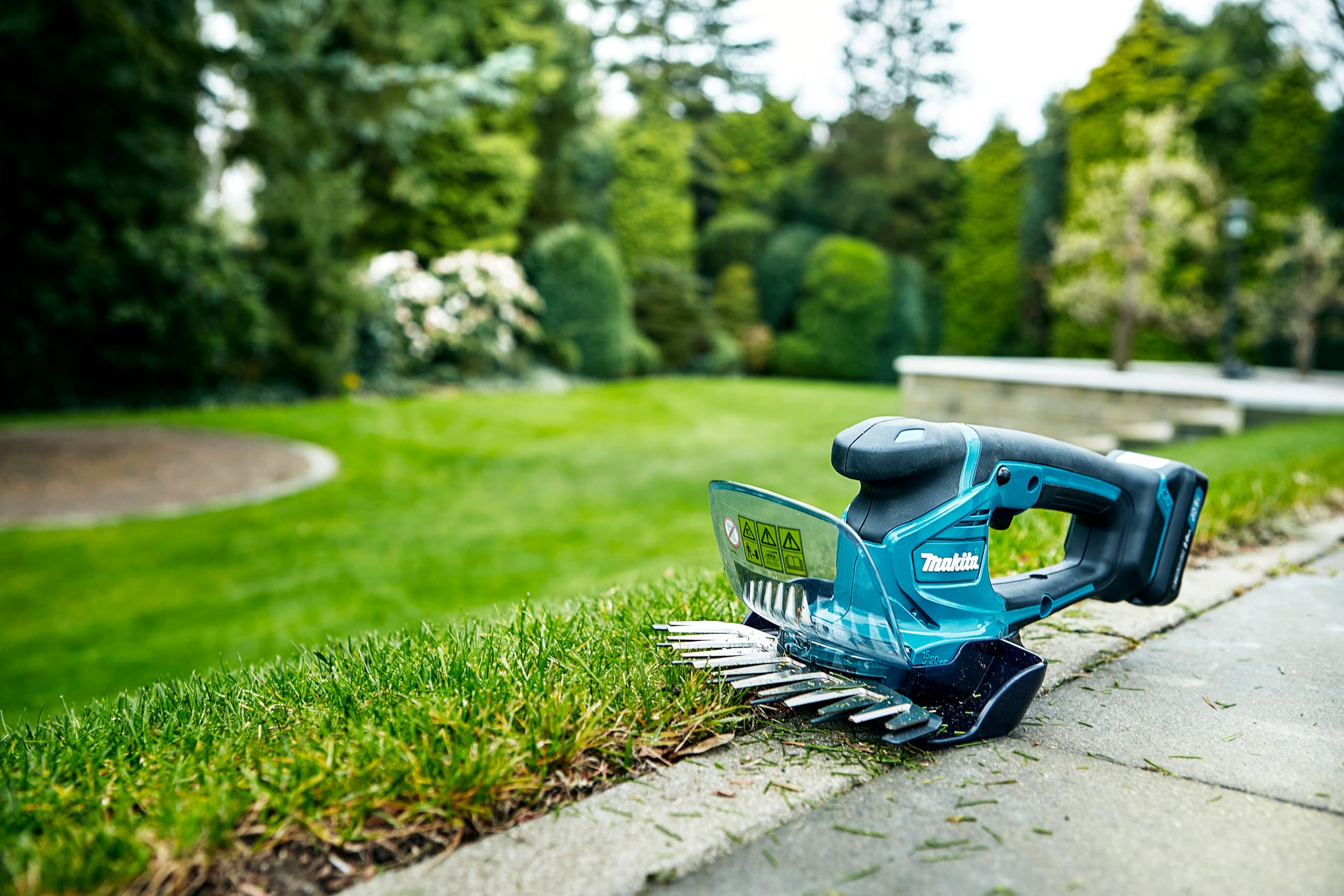 Makita UM600DZX Akku-Gras/Strauchschere 12V max. (ohne Akku, ohne Ladegerät)