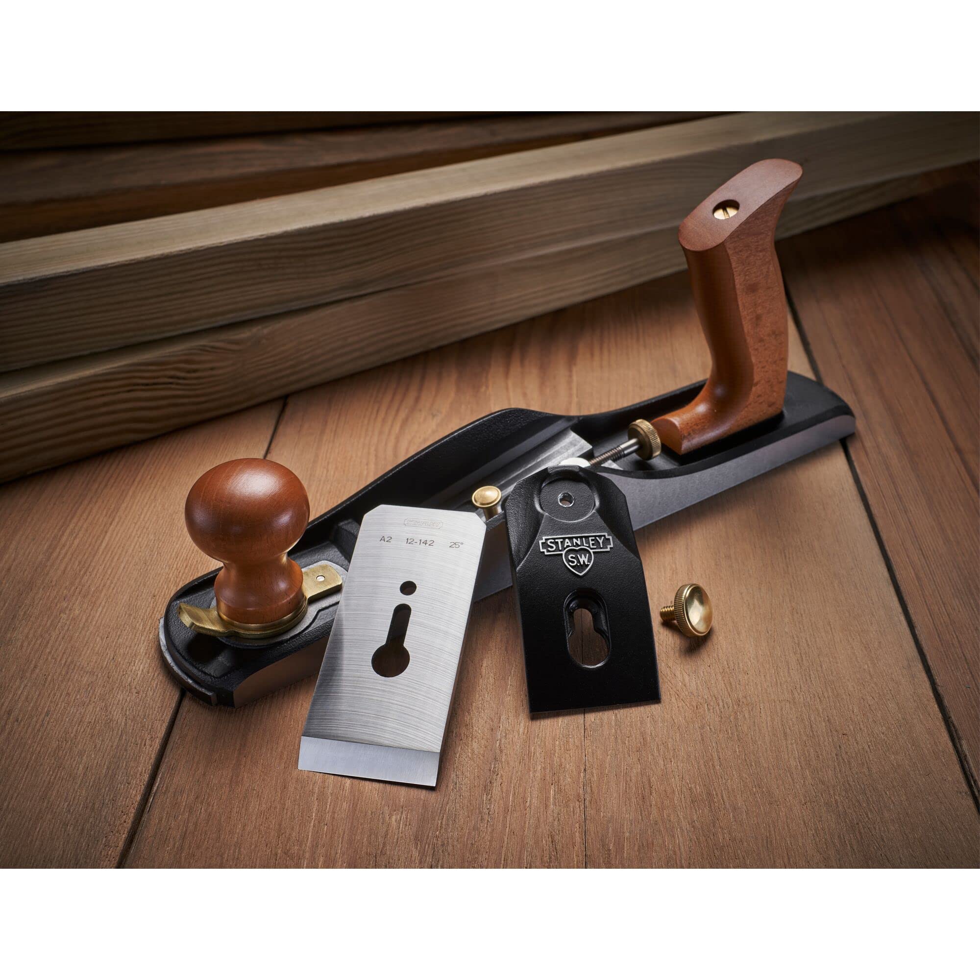 STANLEY Hobel Trockenbauwerkzeug Bankhobel (klassischer Bankhobel, 355 mm Eisenlänge, 50 mm Eisenbreite, Hobelmaul verstellbar, mit Einstellschrauben, FSC-zertifizierter Kirschholz-Griff) - 1-12-137