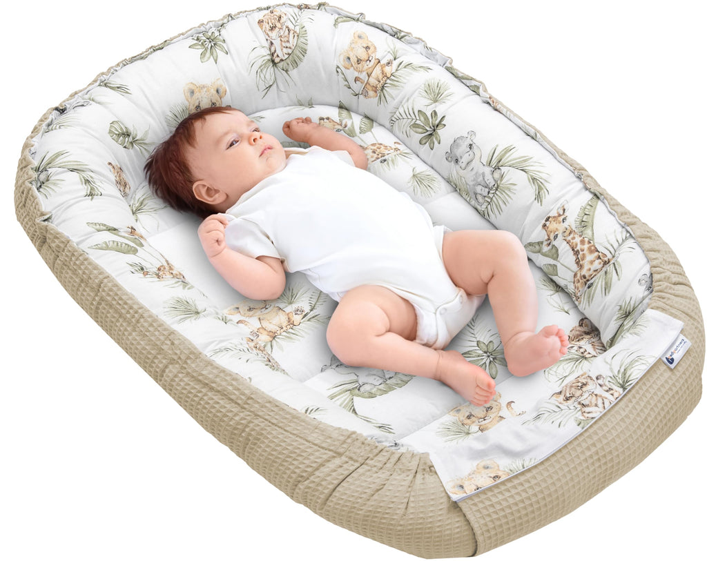 Medi Partners Babynest Nestchen für Neugeborene - 100x60x15 Babynestchen Baby zweiseitg Nest Bett 100% Baumwolle Waffel Kuschelnest tragbar (‎Safari mit beige Waffel)