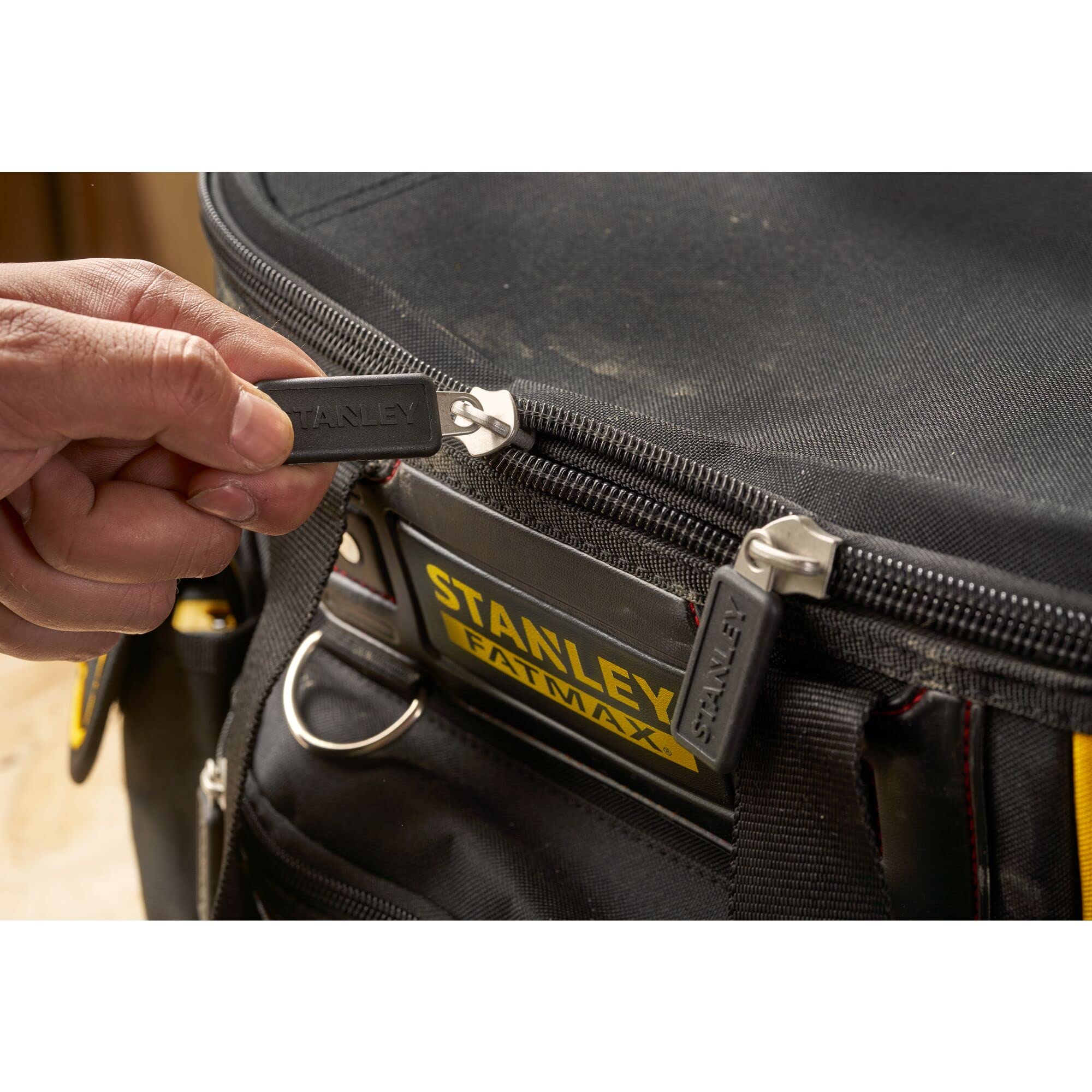STANLEY FatMax Werkzeugtasche/Werkzeugbeutel (50x33x31cm, mit runder Öffnung, formstabile Konstruktion, leicht zugängliche Fächer, ergonomischer Handgriff) FMST1-70749