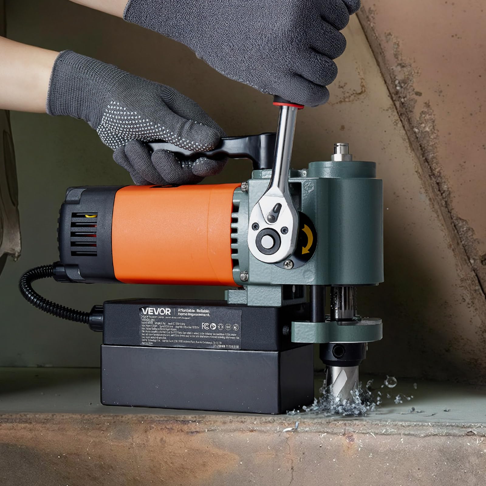 VEVOR Magnetbohrmaschine mit niedrigem Profil, 1300 W, 35 mm Bohrdurchmesser, 10000 N Leistung, tragbare Magnetbohrmaschine mit Weldon-Schaft, für Metalloberflächen Industrie Heimwerker