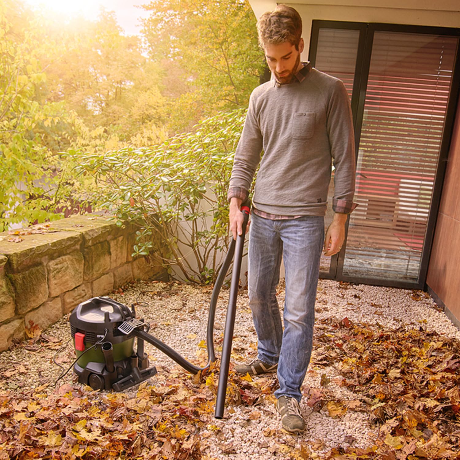 Bosch Nass- und Trockensauger UniversalVac 15 im Set mit fünf Papierfilterbeuteln (1000 Watt, 15 Liter Behältervolumen, im Karton)