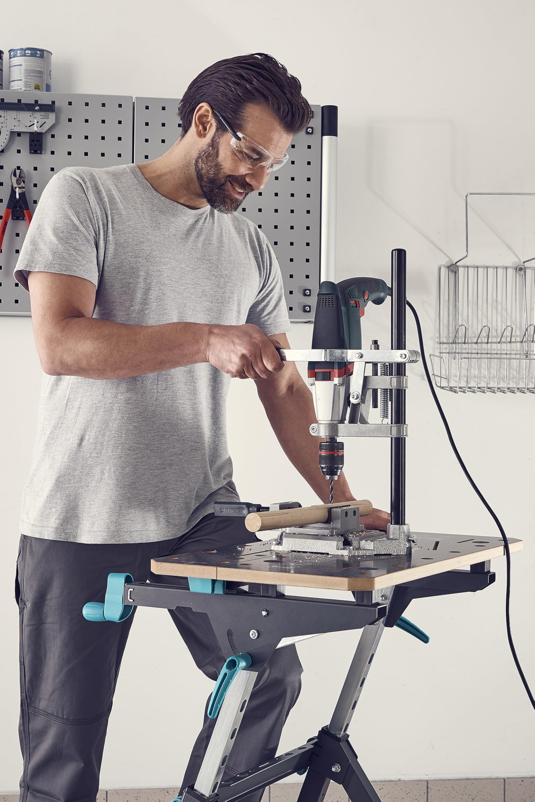 wolfcraft Bohrständer mit Schraubstock - 3406301 - praktisches Set zum exakten Bohren von Flächen, Rundmaterial, Leisten