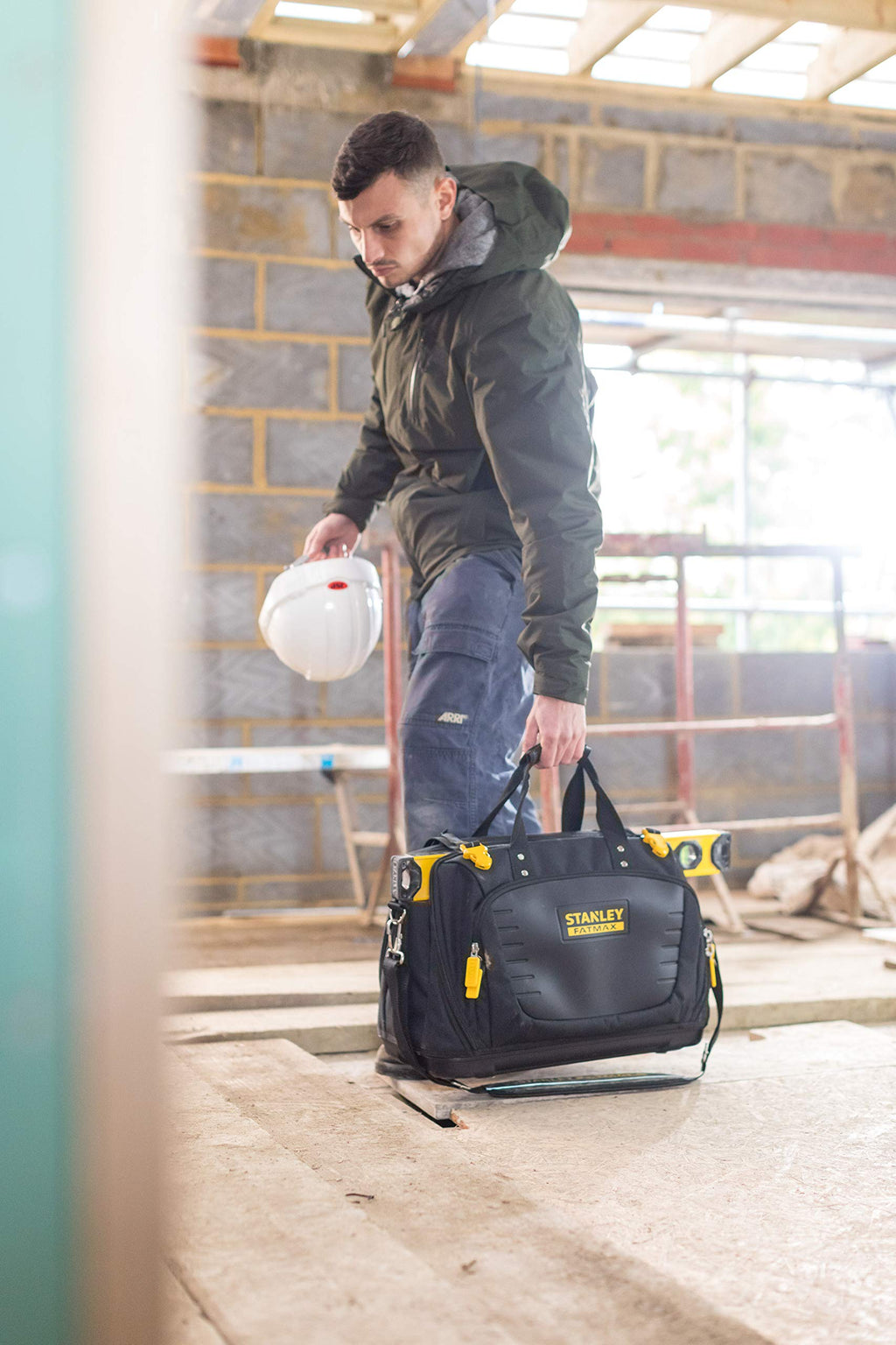 STANLEY FatMax Werkzeugtasche/Tragetasche für Werkzeug mit Fächern Quick Access (mit 4 Fächern, aus 600 x 600 Denier Nylon, mit Kunststoffboden & gepolstertem Schultergurt) FMST1-80147