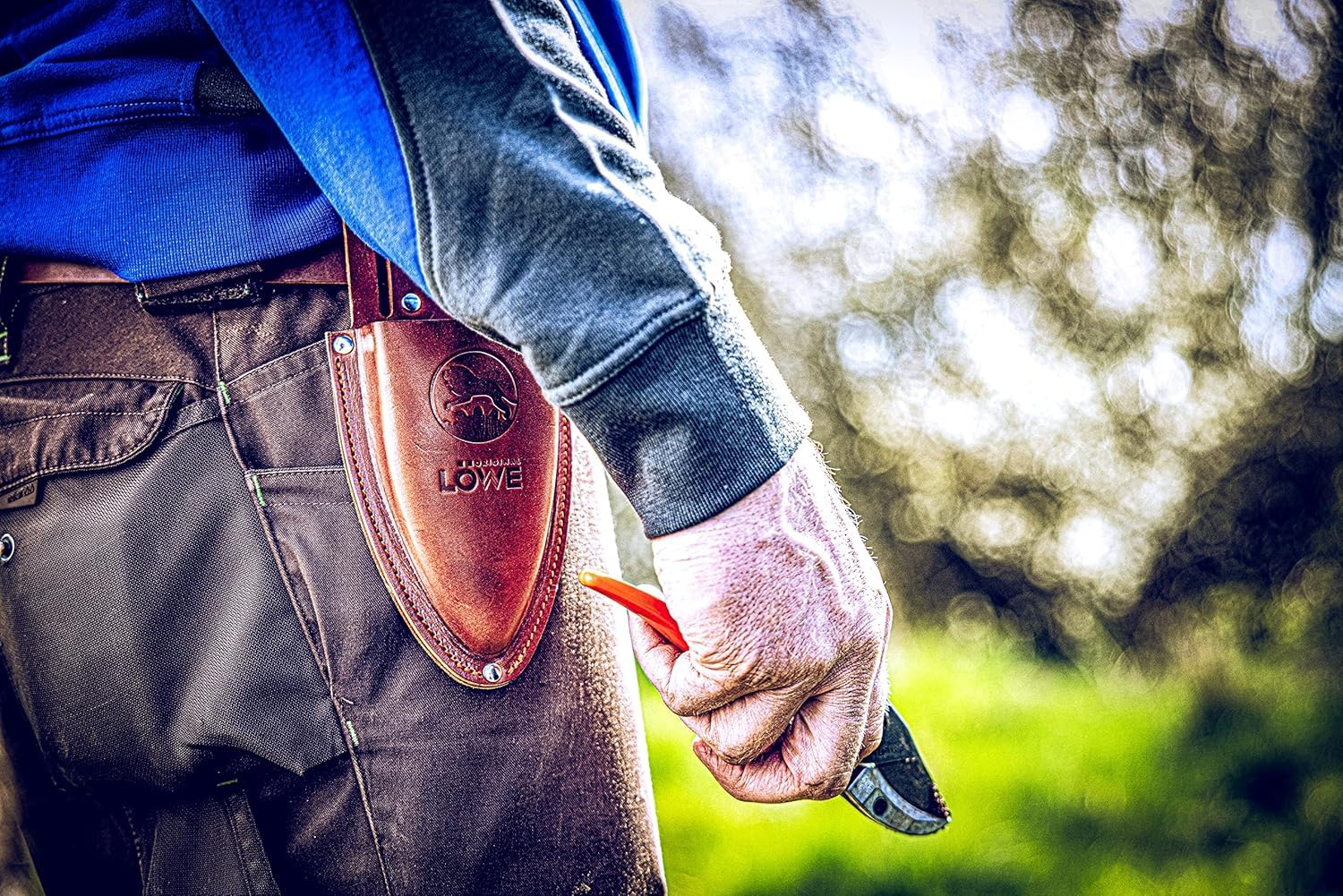 Original LÖWE Leder Premium Holster - 9809 | Gürteltasche braun für Gartenschere mit Gürtel-Clip zur Aufbewahrung am Gürtel oder Hosentasche | Made in Germany | 100% echtes Leder