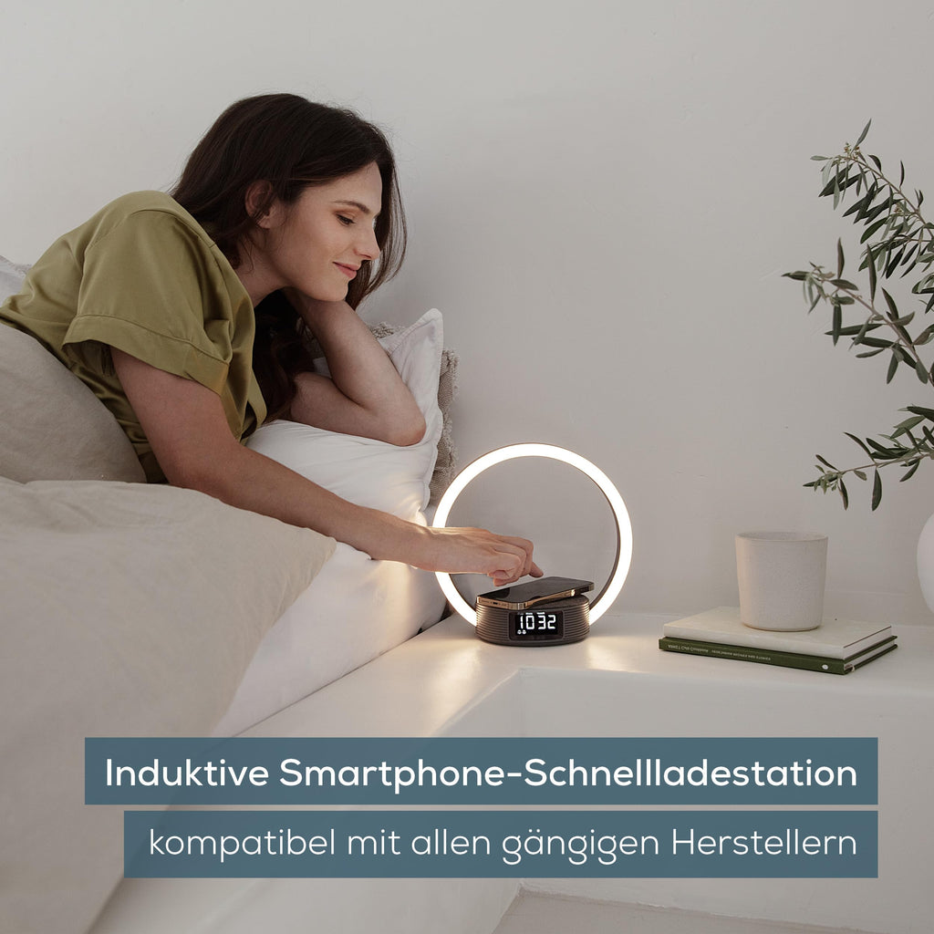Beurer WL 65 Wake Up + Charge Lichtwecker, Nachttischlampe mit Ladefunktion für Smartphones, Wecker mit Simulation des Sonnenaufgangs für sanftes Aufwachen, dimmbares Nachtlicht mit Farbwechseloption