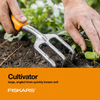 Fiskars Gartenwerkzeug-Set, 3 Stück, inklusive rostbeständiger Kelle, Pflanzgefäß und Kultivator, Gartengeräte für die Bepflanzung im Freien, ergonomisches Hofwerkzeug-Set – Gartengeschenke für Frauen