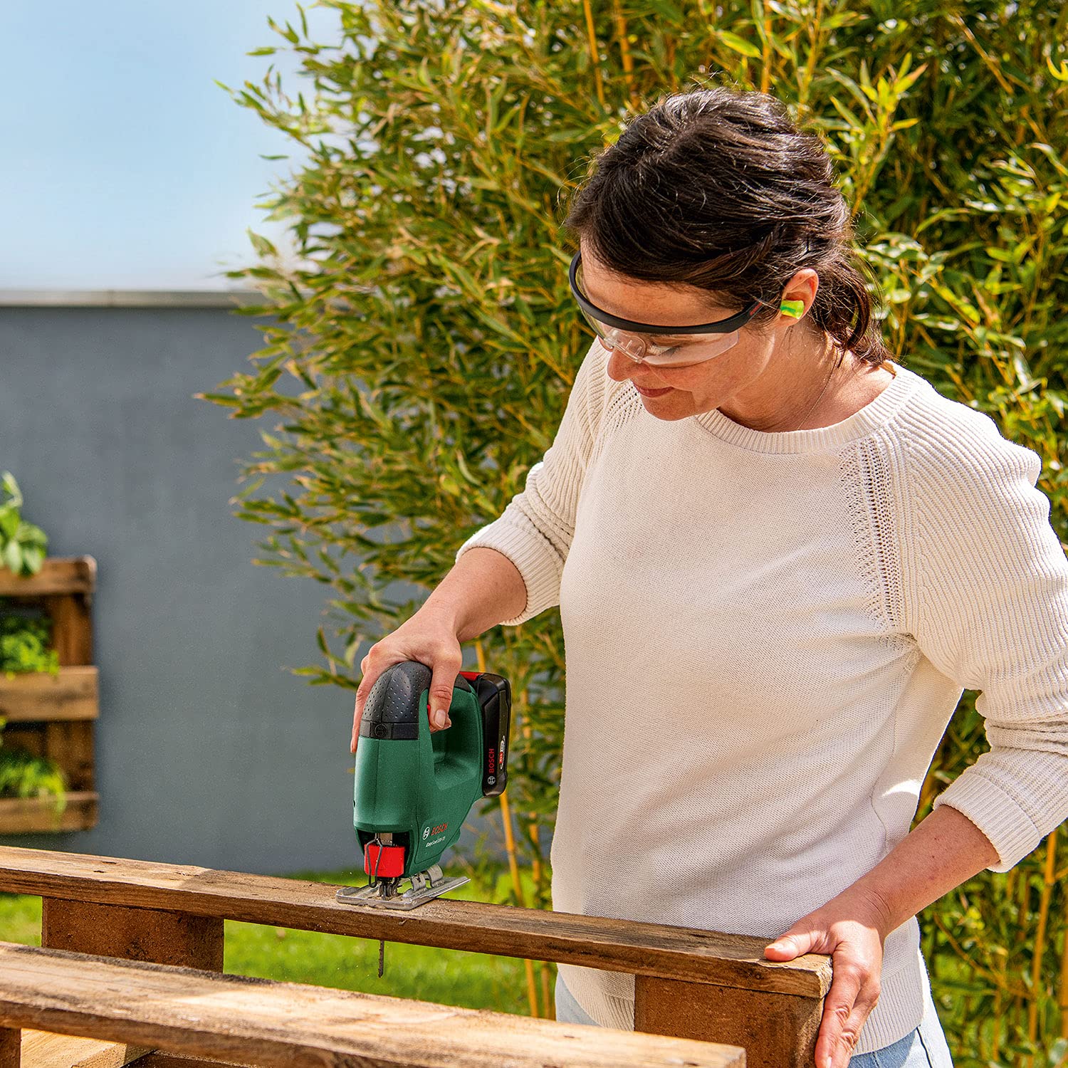 Bosch Akku Stichsäge EasySaw 18V-70 (2,0 Ah Akku, 18 Volt System, mit 1 Stichsägeblatt, Ladegerät AL 18V-20, im Karton)