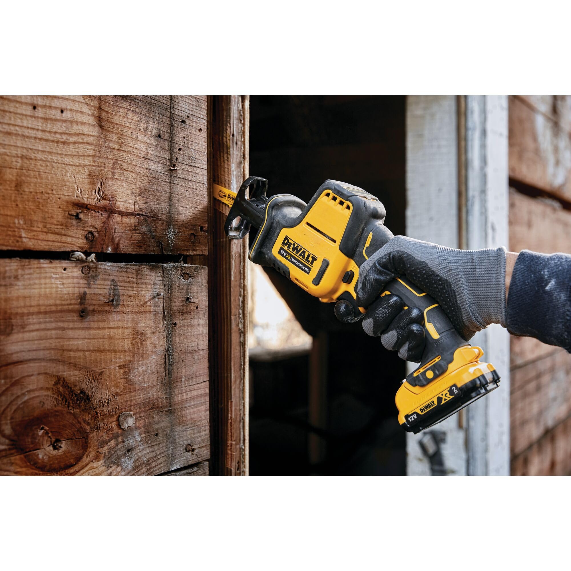 DEWALT 12V XR Akku Kompakt-Säbelsäge (bürstenloser Motor, extrem kompakt, elektronische Hubzahlregulierung, werkzeugloser Blattwechsel, mit LED-Licht, Lieferung ohne Akku und Ladegerät) DCS312N