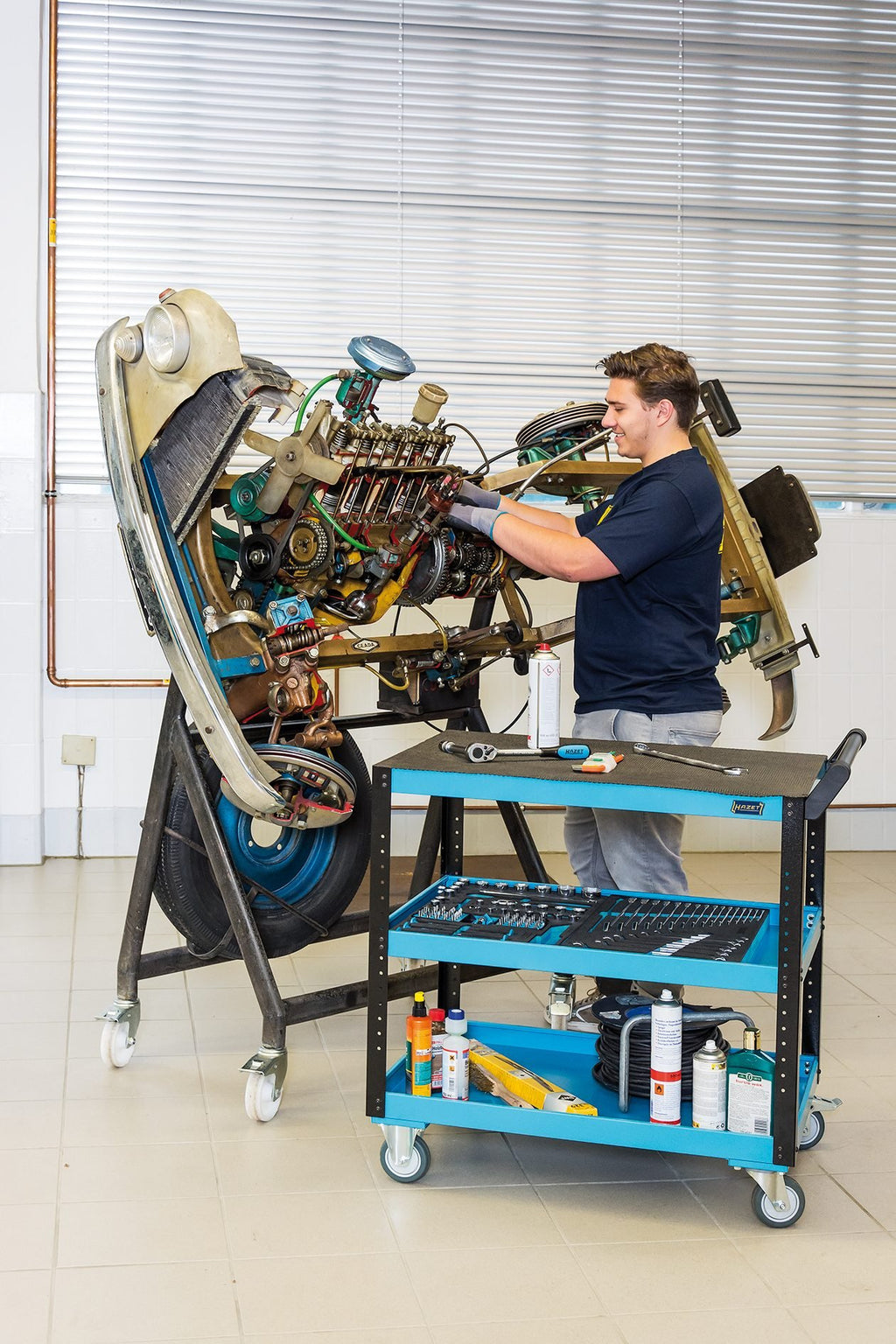 HAZET Servicewagen Assistent 167-3 | Stabile Stahlkonstruktion | Gesamttragkraft: 150 Kg | Vielseitig nutzbar | Auch bei hoher Last mobil und robust