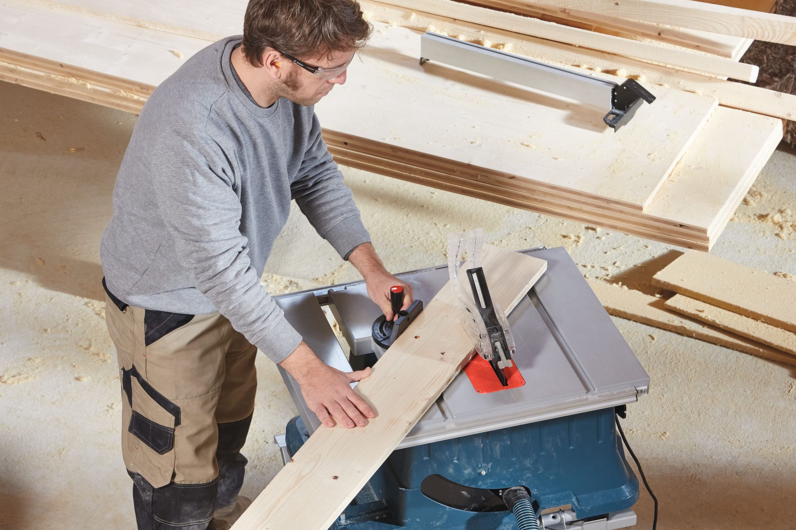 Bosch Professional Tischkreissäge GTS 635-216 + Arbeitstisch GTA 560 (Leistung 1.600 Watt, 5.500 U/min, inkl. 1x Kreissägeblatt)
