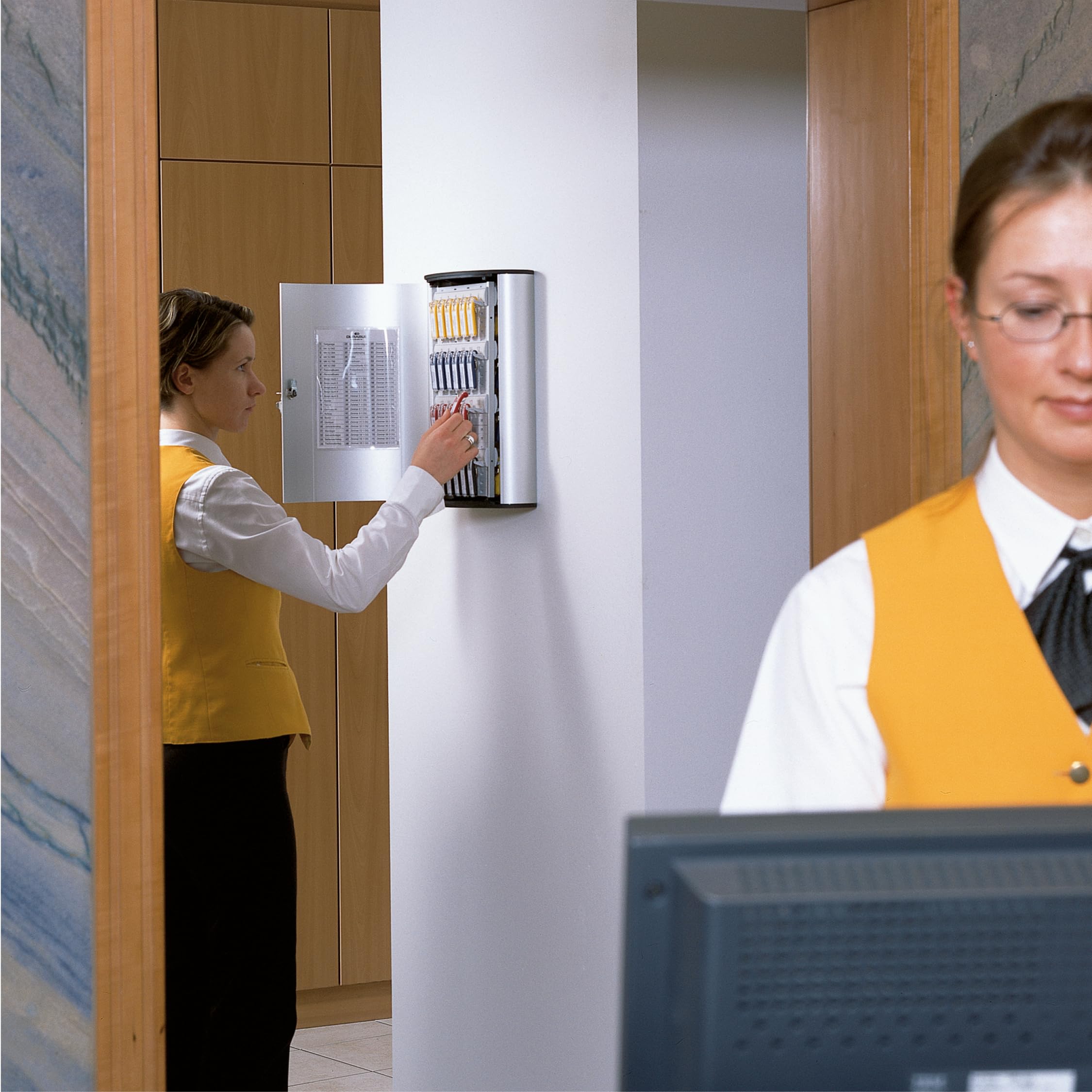 Durable Schlüsselkasten Key Box Code 36 (Zahlenschloss) für 36 Schlüssel, silber, 196623